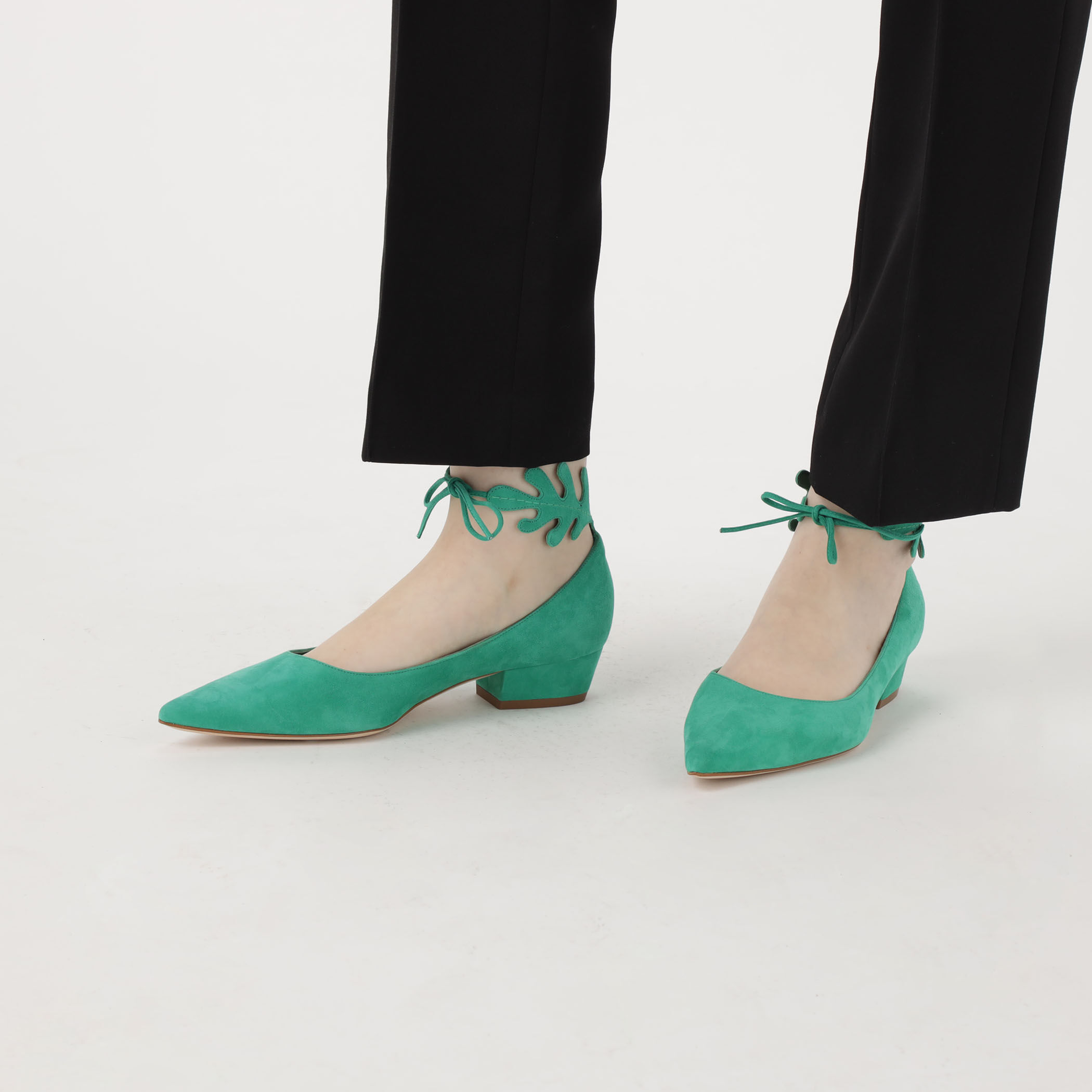 MANOLO BLAHNIK FLORETE スエードパンプス｜トゥモローランド
