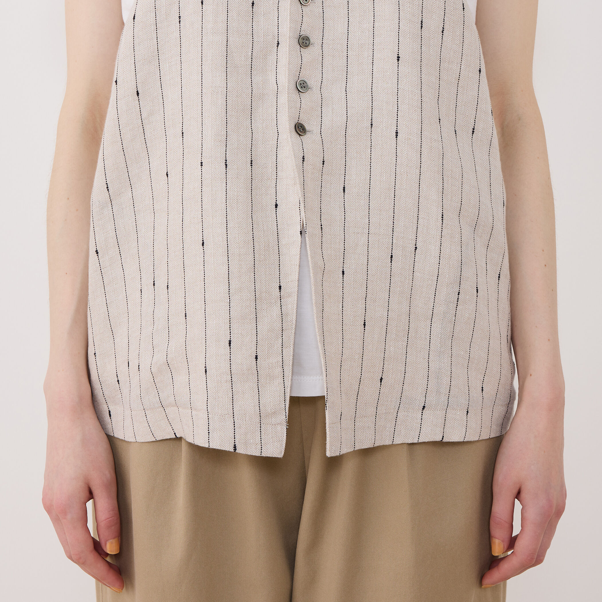 リネンシルクノットストライプ ネックバンドベスト｜トゥモローランド