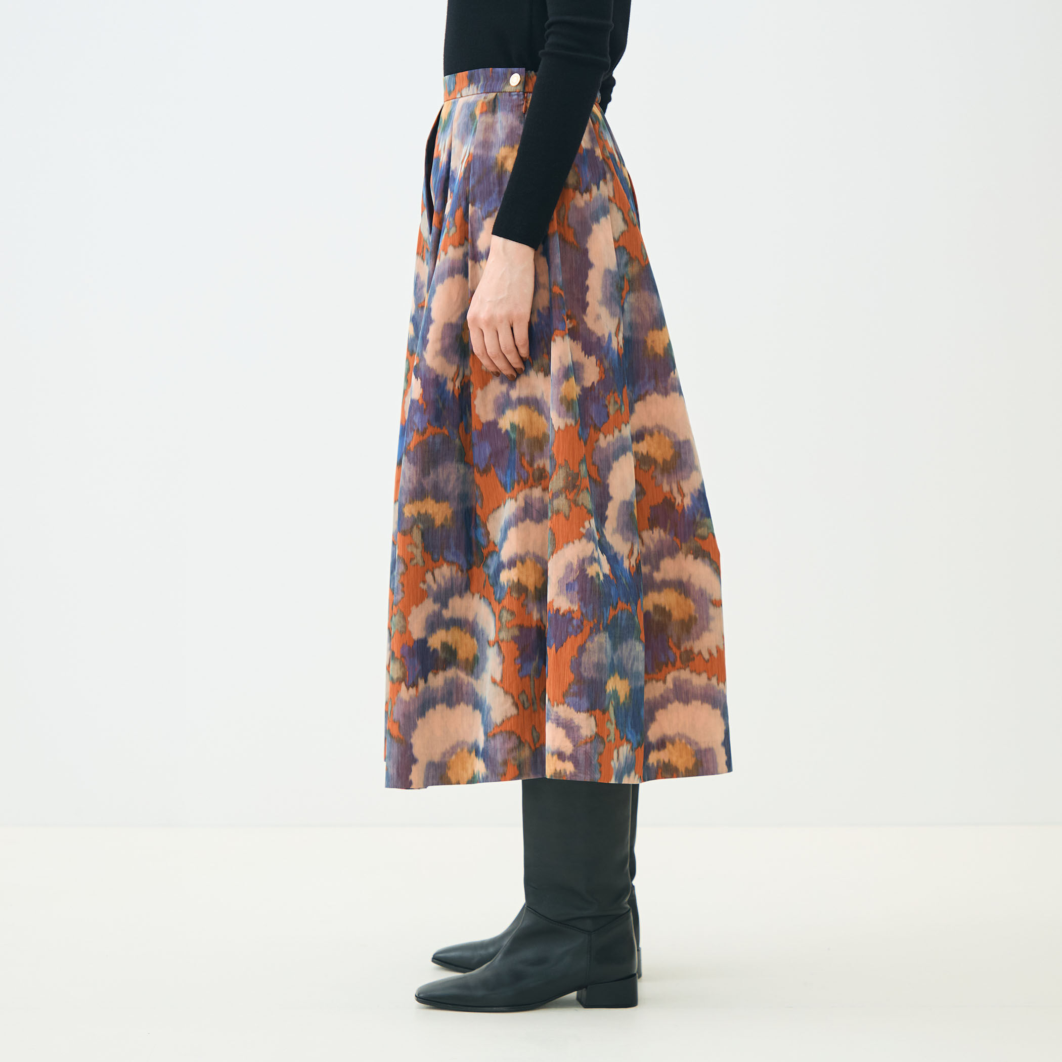 ヴァーミリオンプリント タックスイングスカート｜トゥモローランド