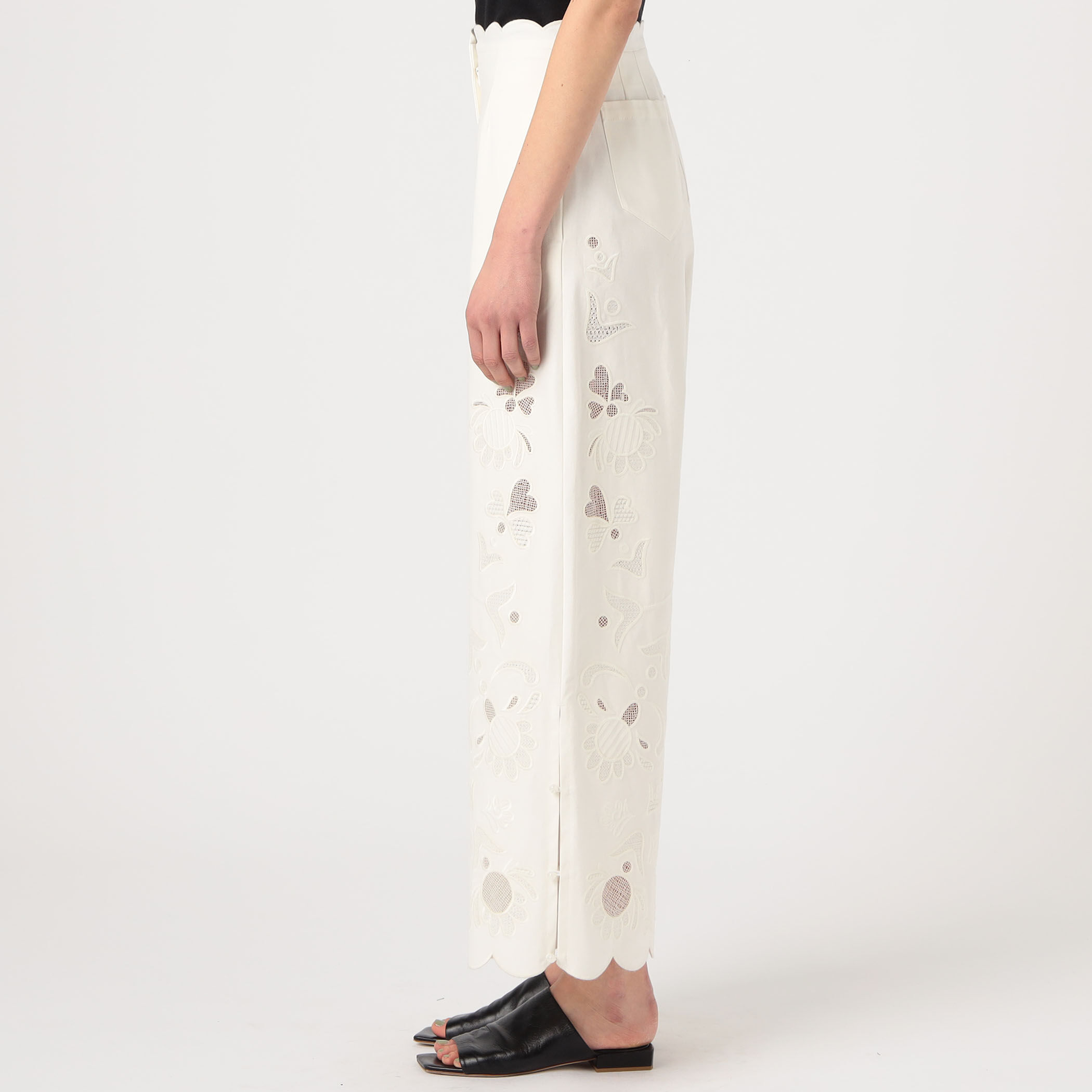 カットワークエンブロイダリー ワイドパンツ｜トゥモローランド 公式通販