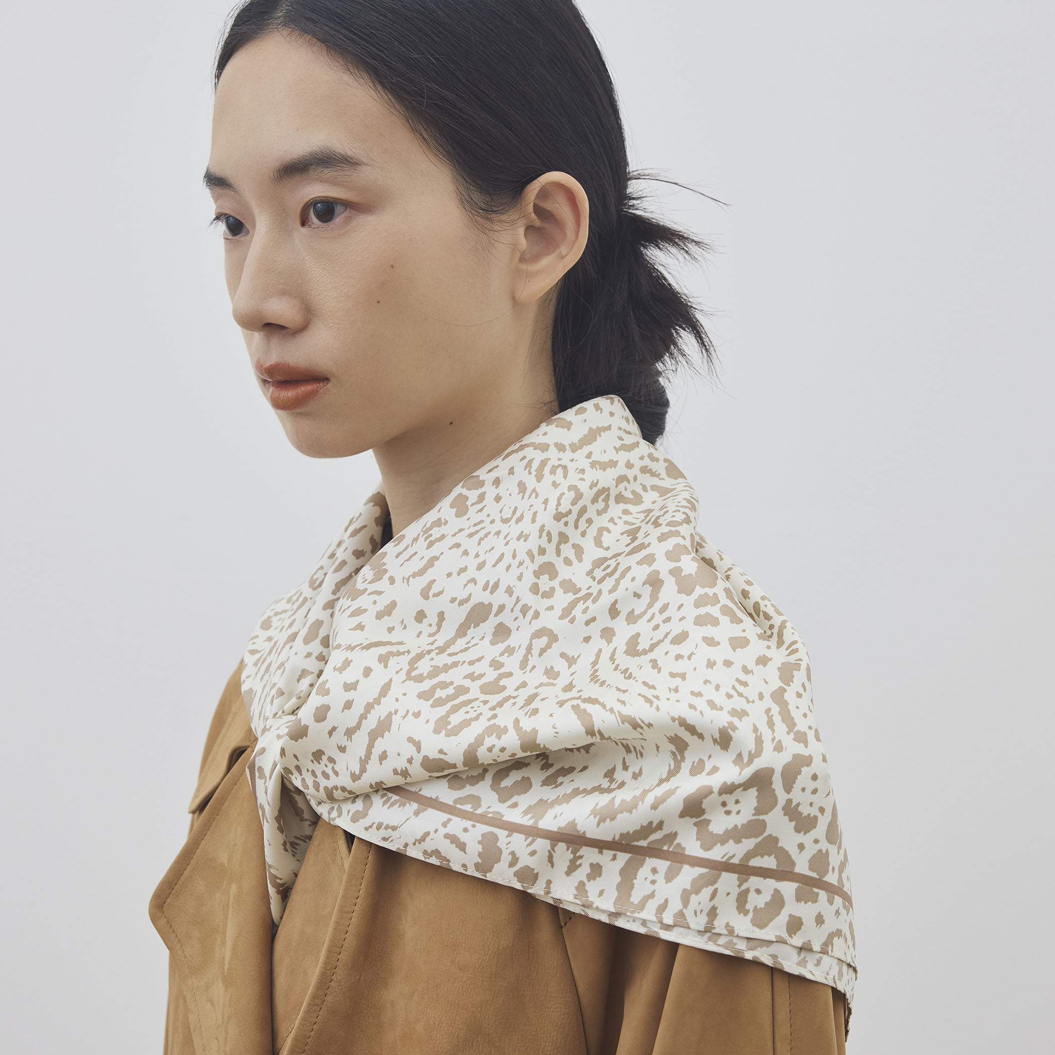 LE SCARF レオパード シルクスカーフ｜トゥモローランド 公式サイト