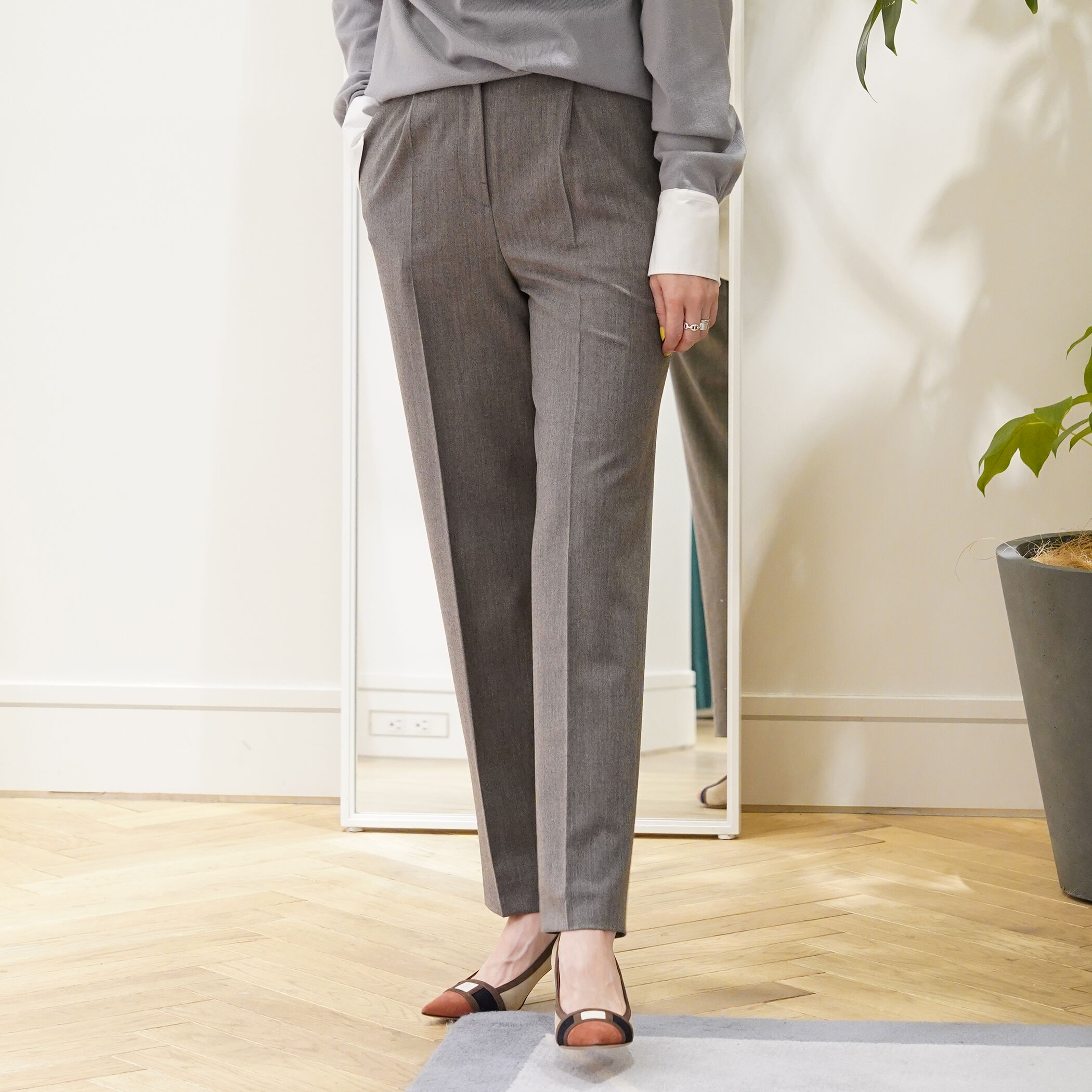 ウールフラノ フロントタックパンツ｜トゥモローランド 公式通販