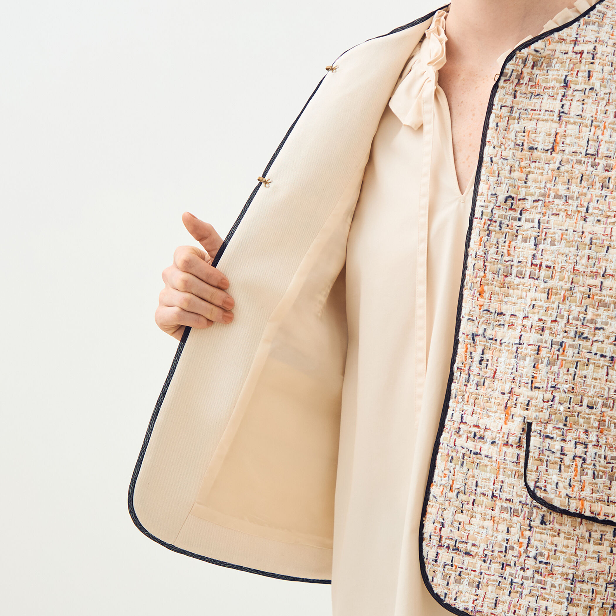 ホロウファンシーツイード トリミングジレ｜トゥモローランド 公式通販