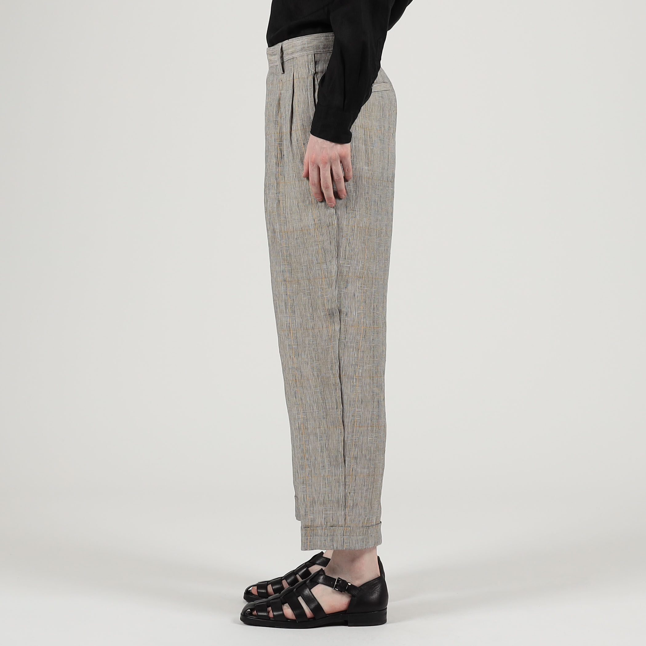 リネン グレンチェック 1タック ペグトップパンツ｜トゥモローランド