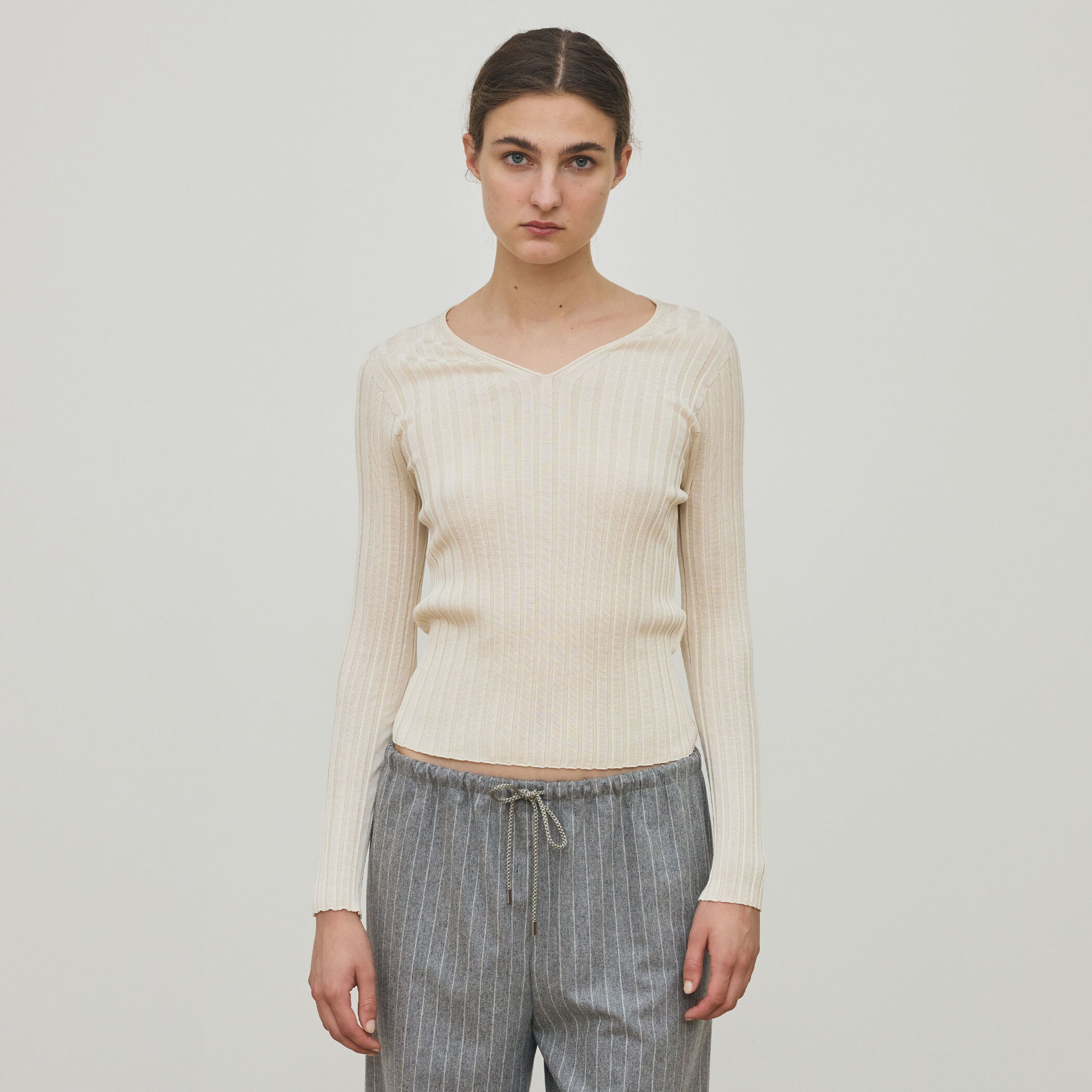 ドメスティックスパンシルク Vネックプルオーバー｜トゥモローランド