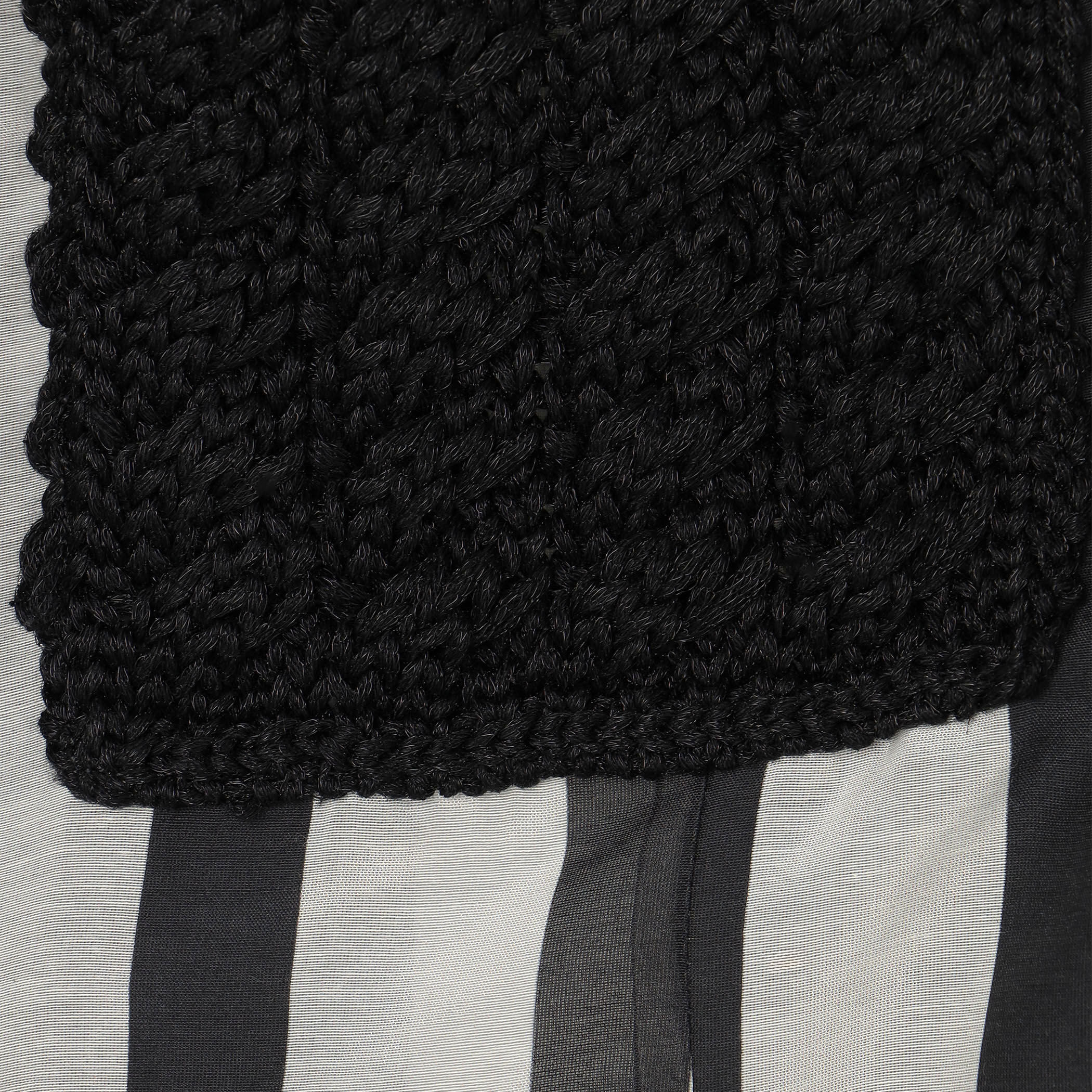 サークルストライププリント スリーブレスブラウス｜トゥモローランド