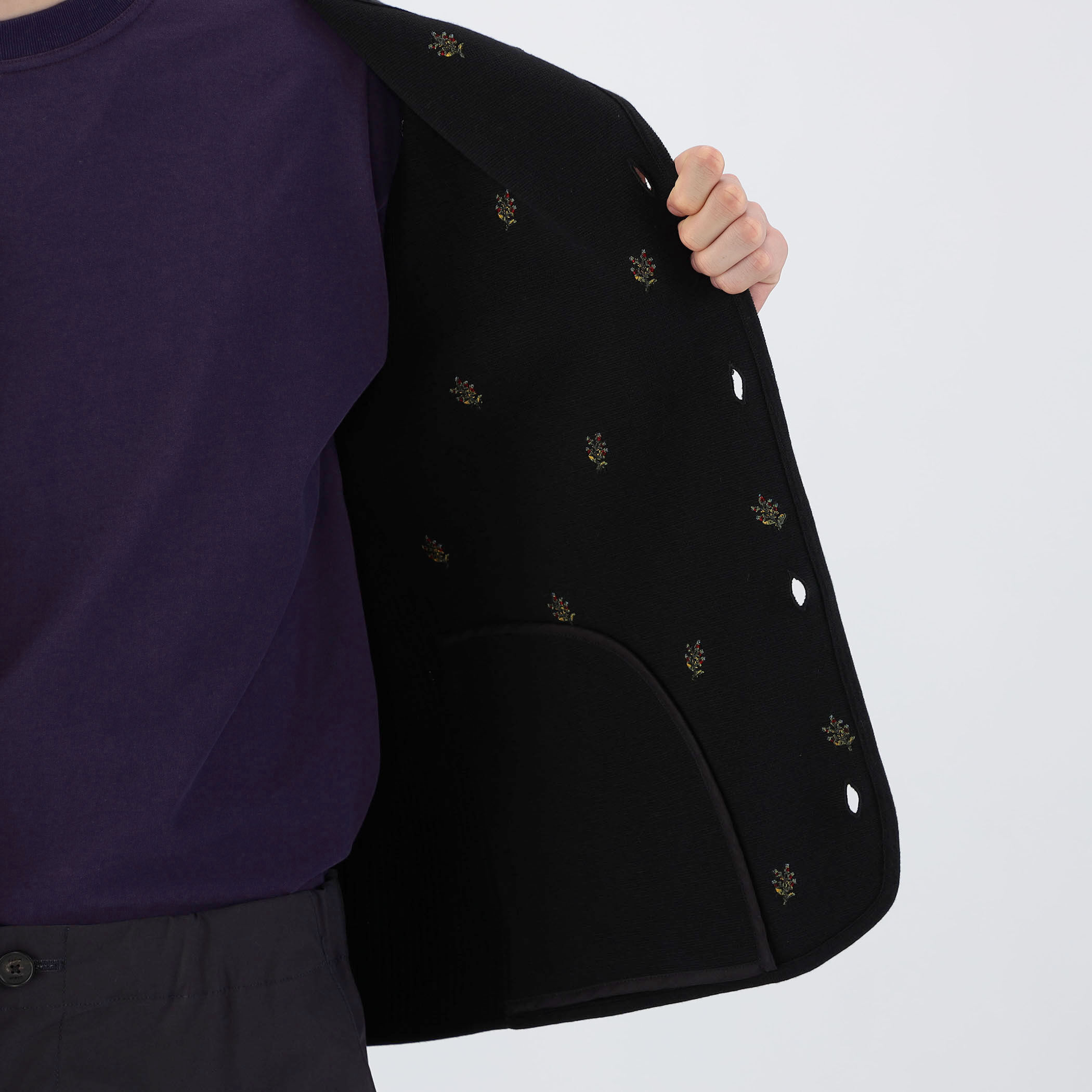 CABaN コットンカシミヤ フラワーエンブロイダリー クルーネック