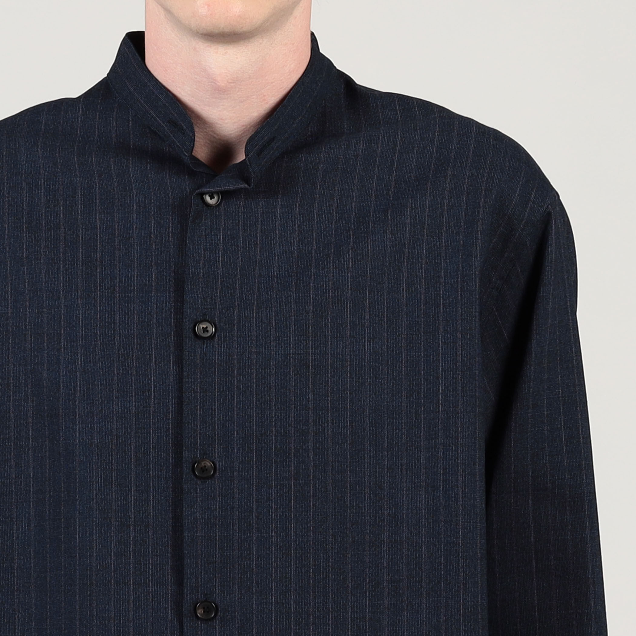 別注】The CLASIK MINIMAL COLLARLESS SHIRT｜トゥモローランド 公式サイト