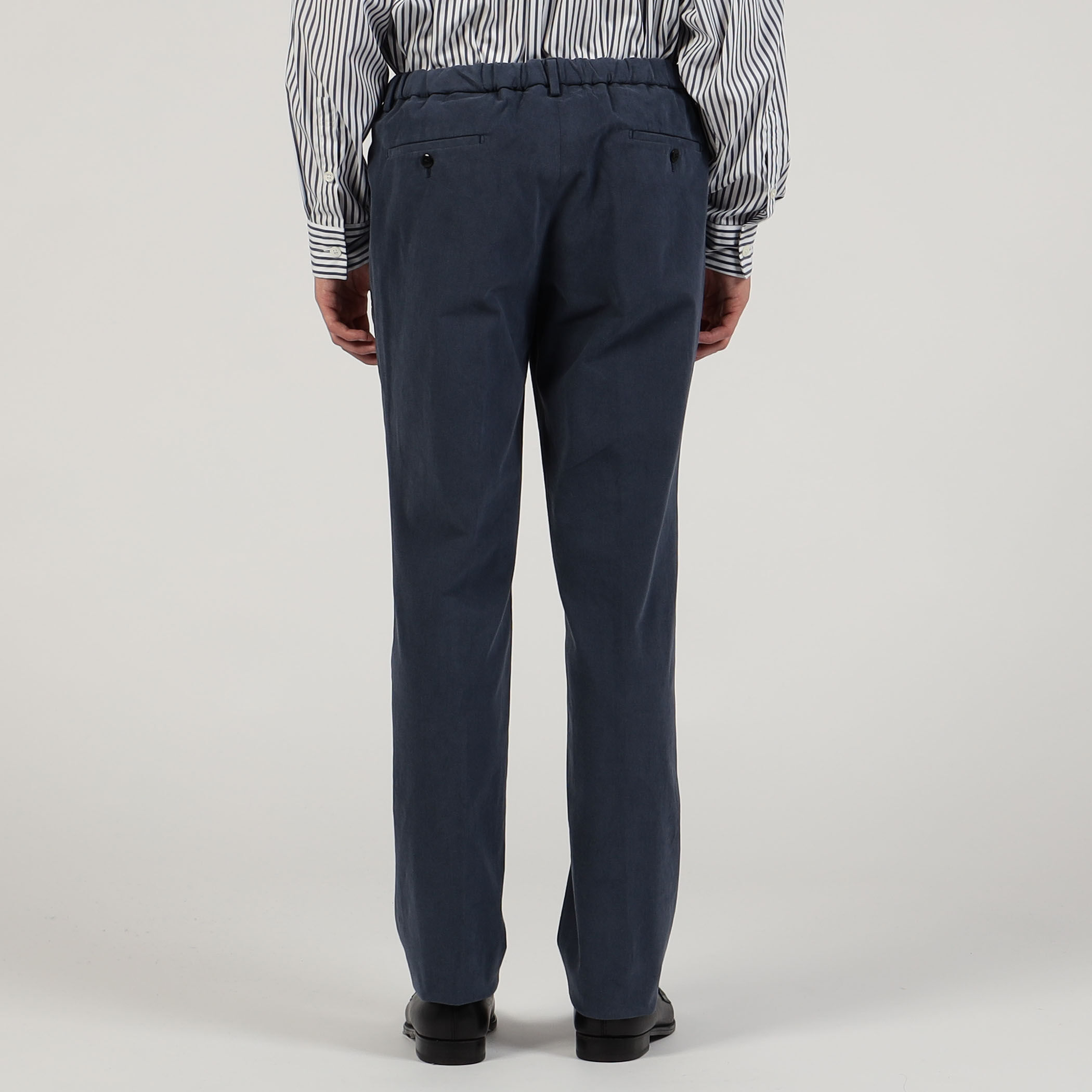 ストレッチチノ バックシャーリングスリムパンツ｜トゥモローランド