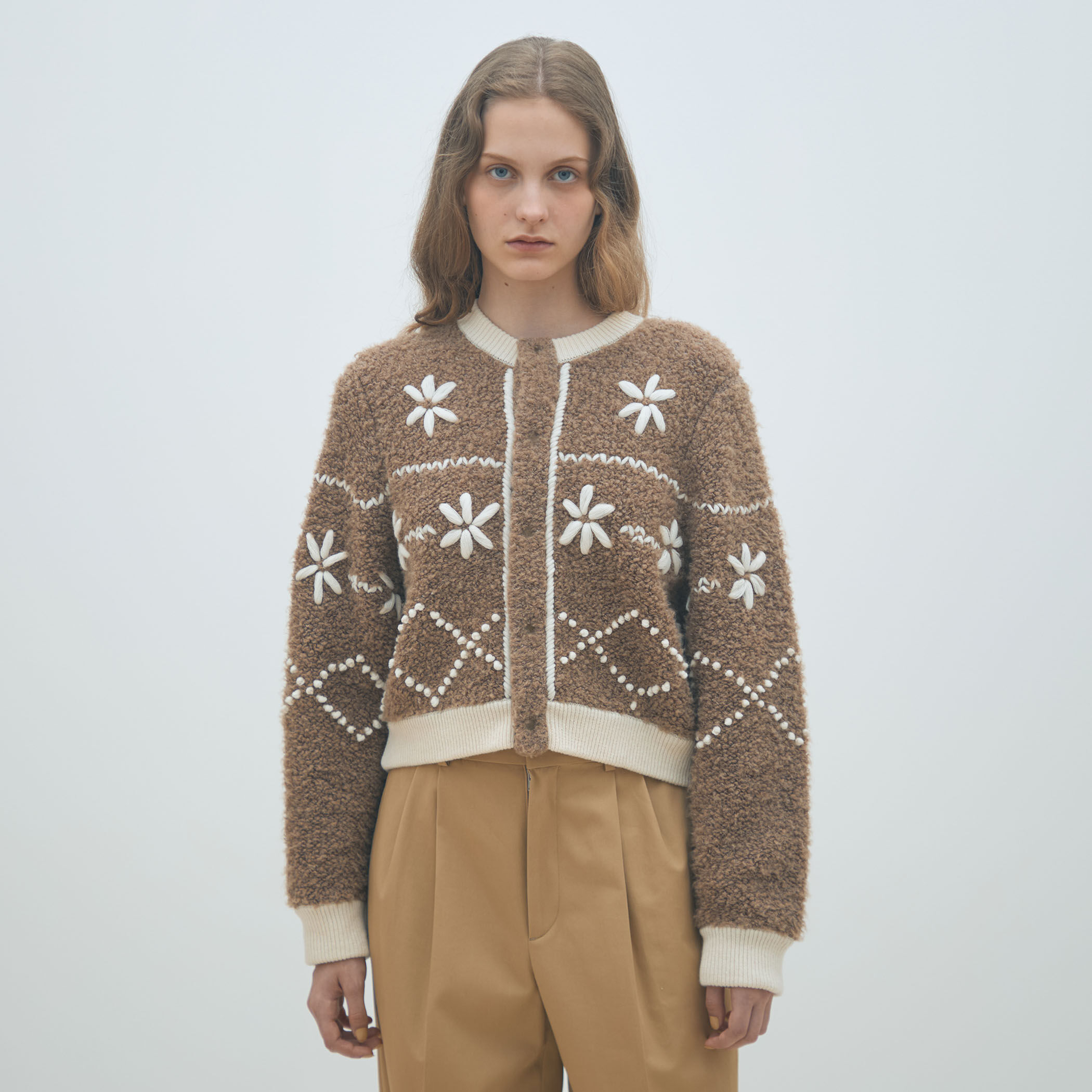 ムートンエンブロイダリー クルーネックカーディガン