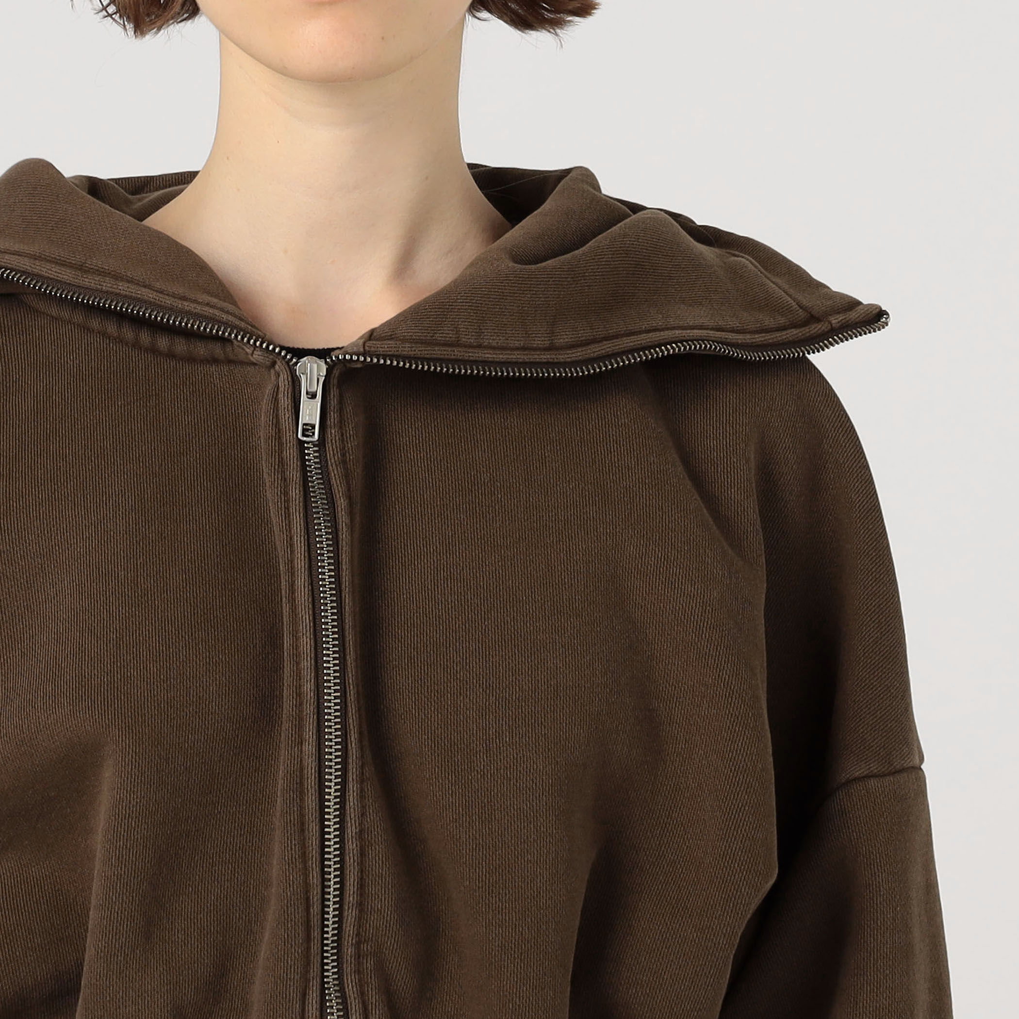 □entire studios CROPPED FULL ZIP フーディー｜トゥモローランド