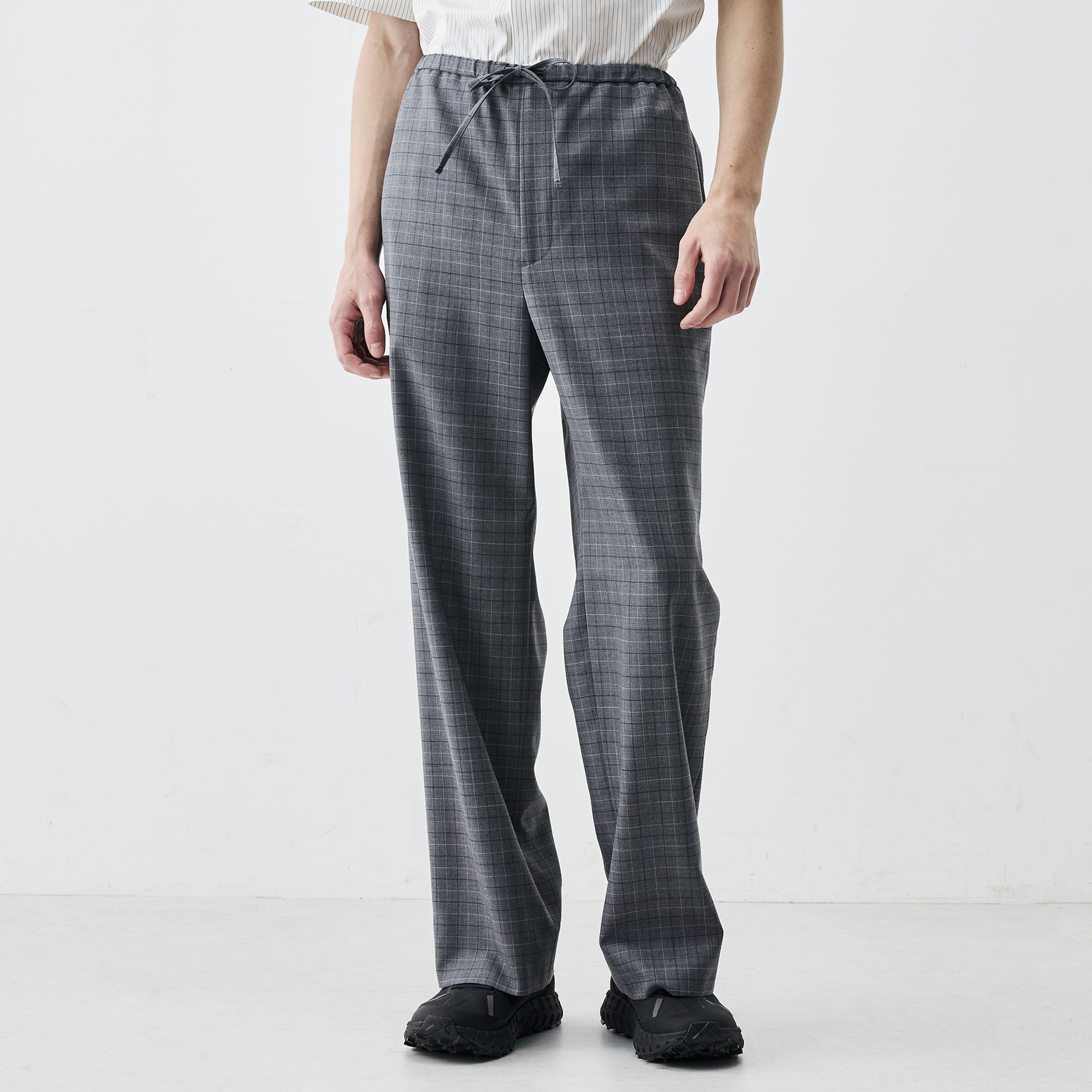 Super120's ウォッシャブルウール リラックスパンツ｜トゥモローランド