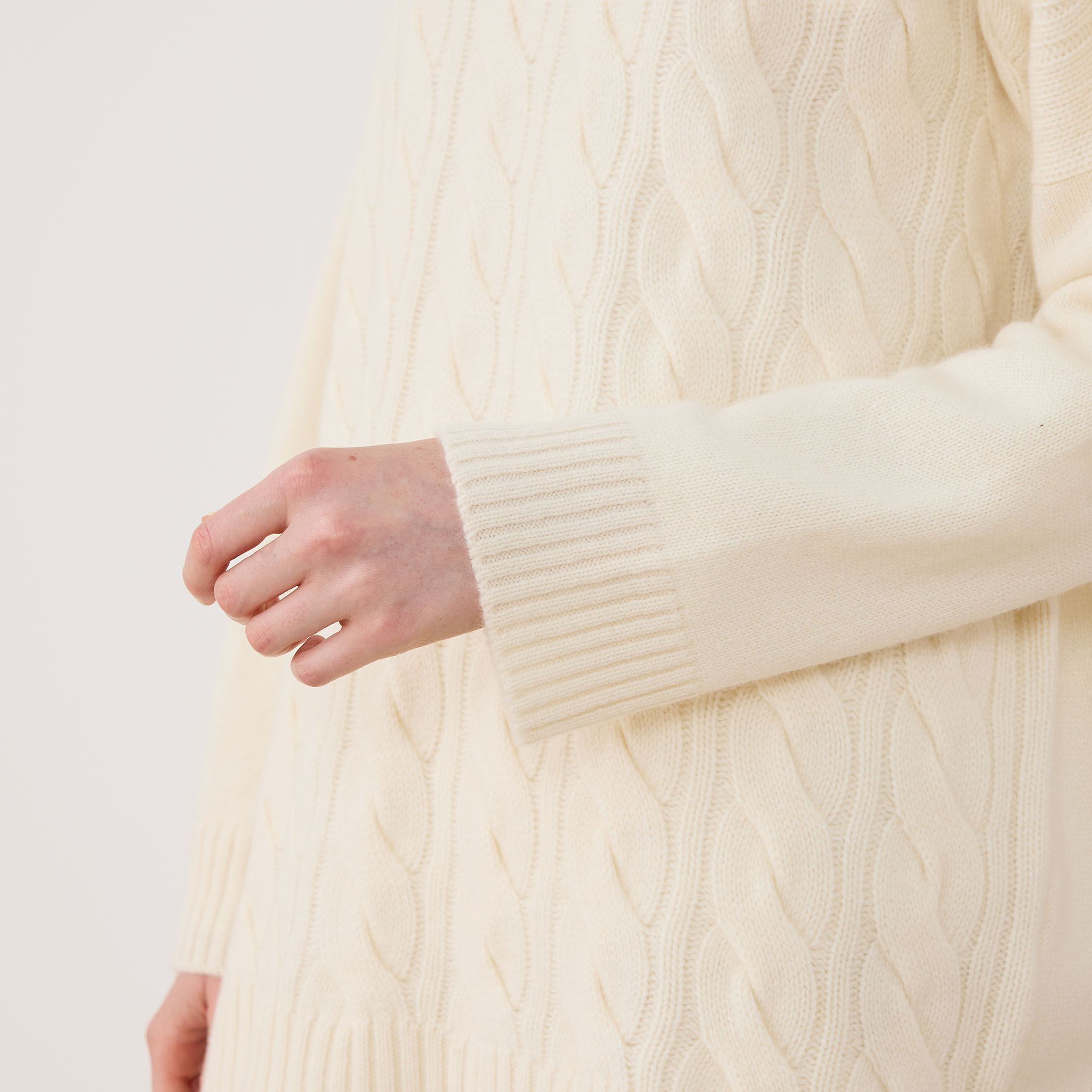 モンゴルカシミヤケーブル クルーネックプルオーバー