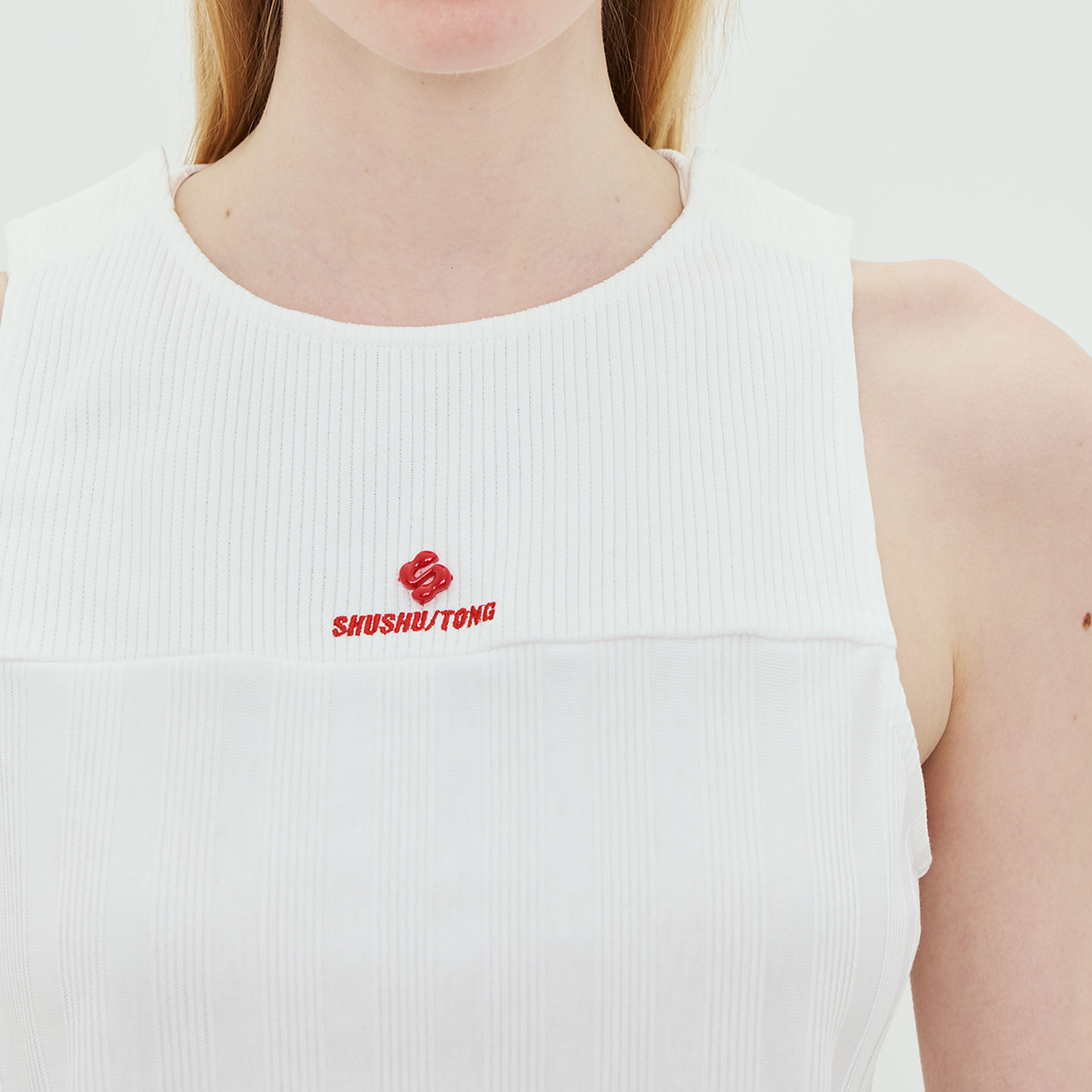 別注】SHUSHU/TONG Logo Sleeveless Top スリーブレストップ