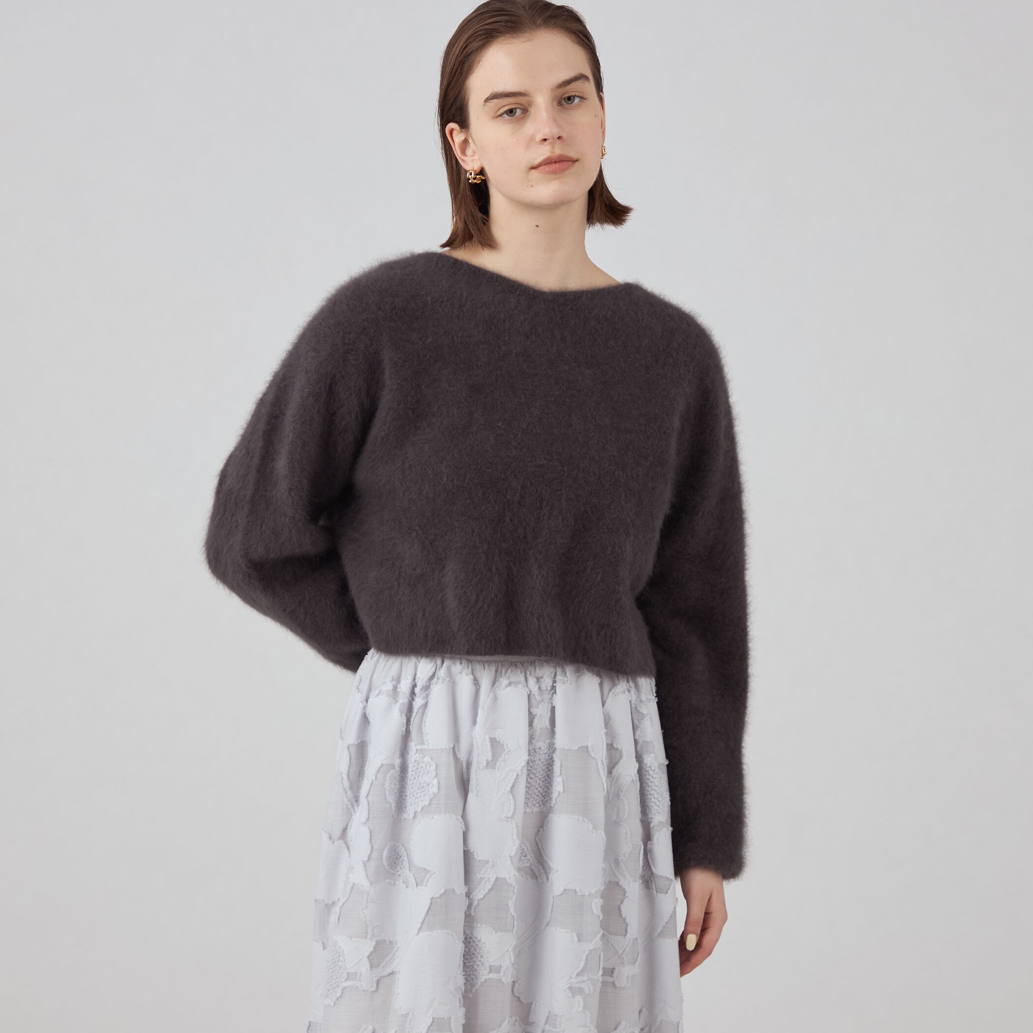 トゥモローランド　フラッフィーヤーンVネックプルオーバーニット オフホワイト セール】 フラッフィーヤーン Vネックプルオーバー （ニット・セーター