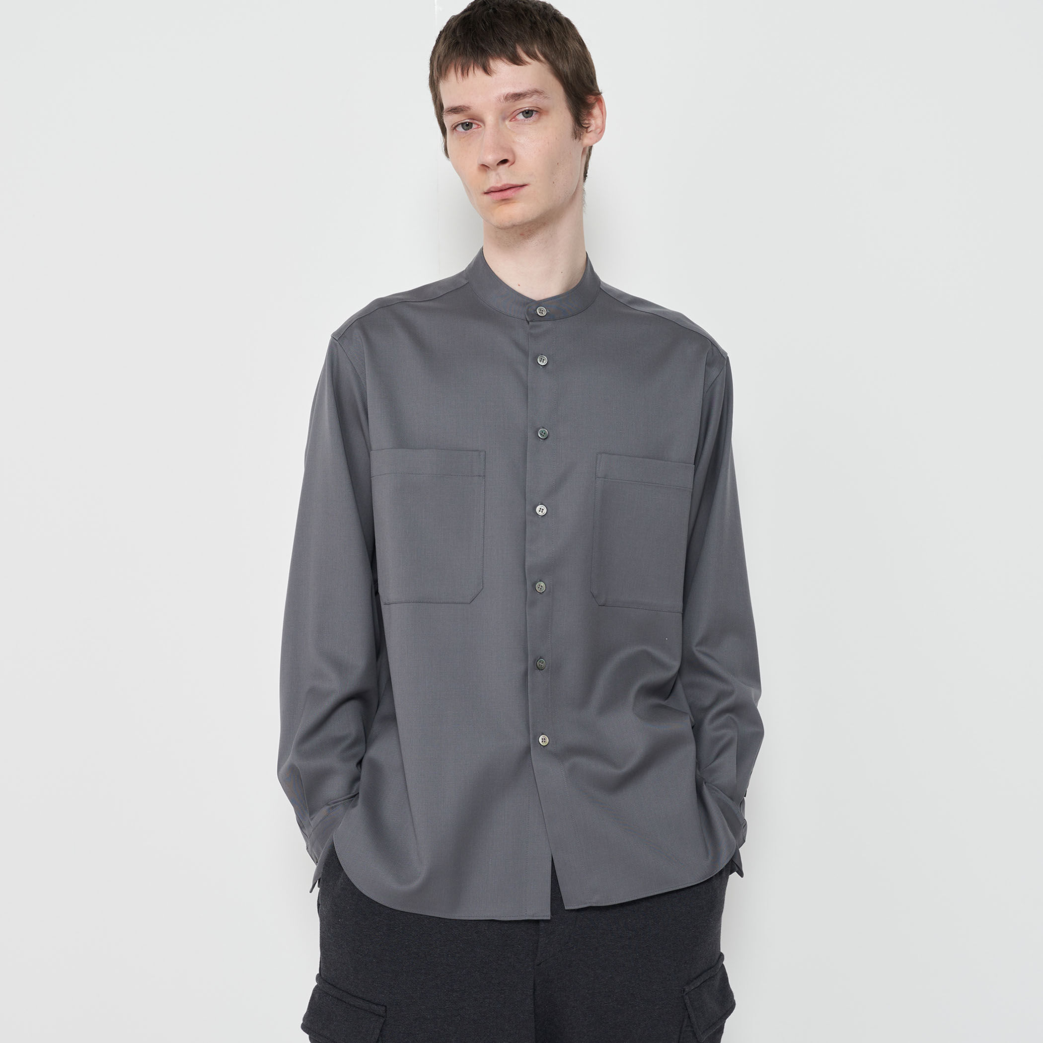 新品　theory luxe 22AW ウォッシャブル　スタンドカラーシャツ黒 HERILL ラミーリネン スタンドカラーシャツ(ブラック)【ユニセックス