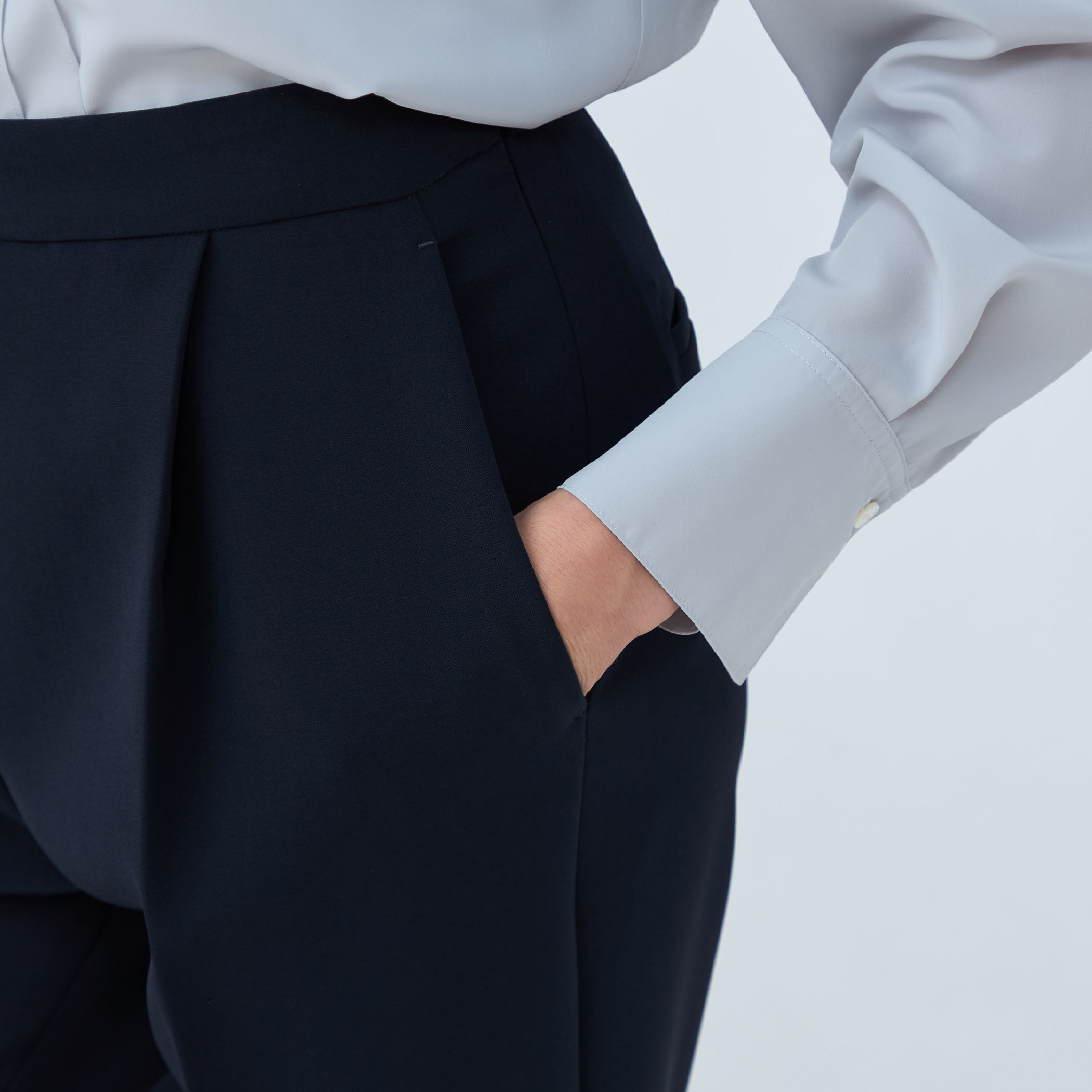 ドライダブルクロス フロントタックテーパードパンツ