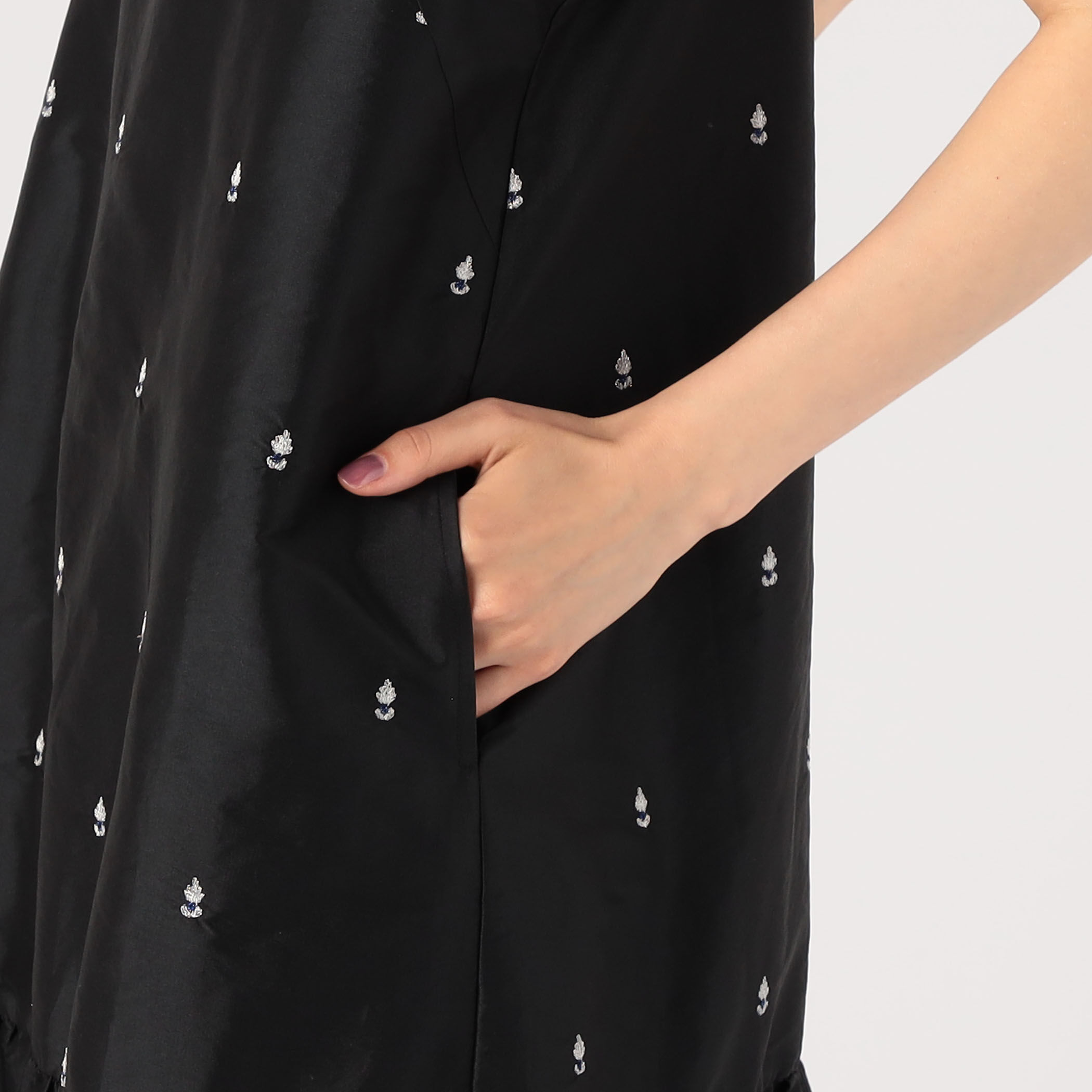 別注】ne Quittez pas BLACK × TOMORROWLAND エンブロイダリー 別注】ne Quittez pas BLACK × TOMORROWLAND エンブロイダリー