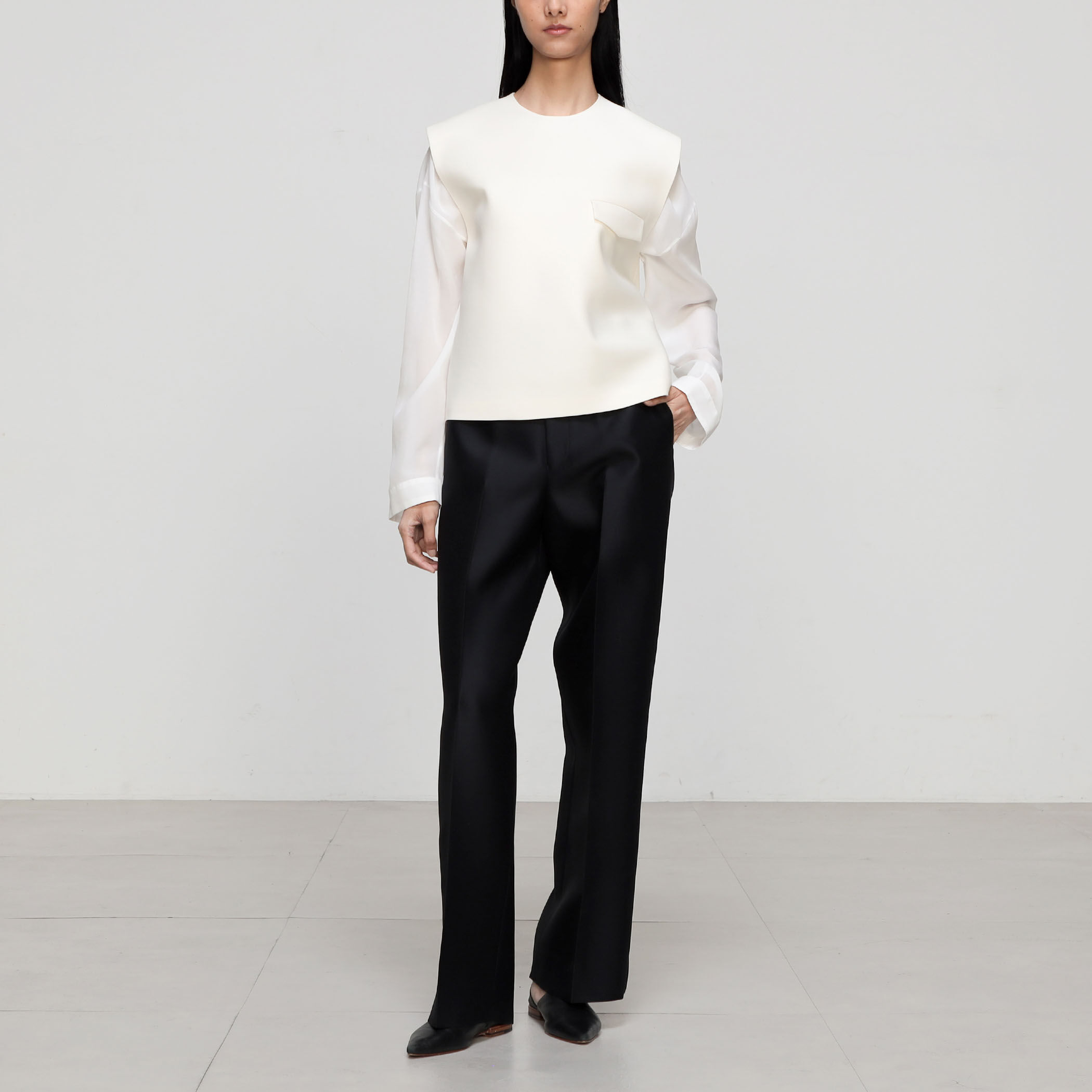 ウールシルク レザーベルトジレ｜トゥモローランド 公式通販