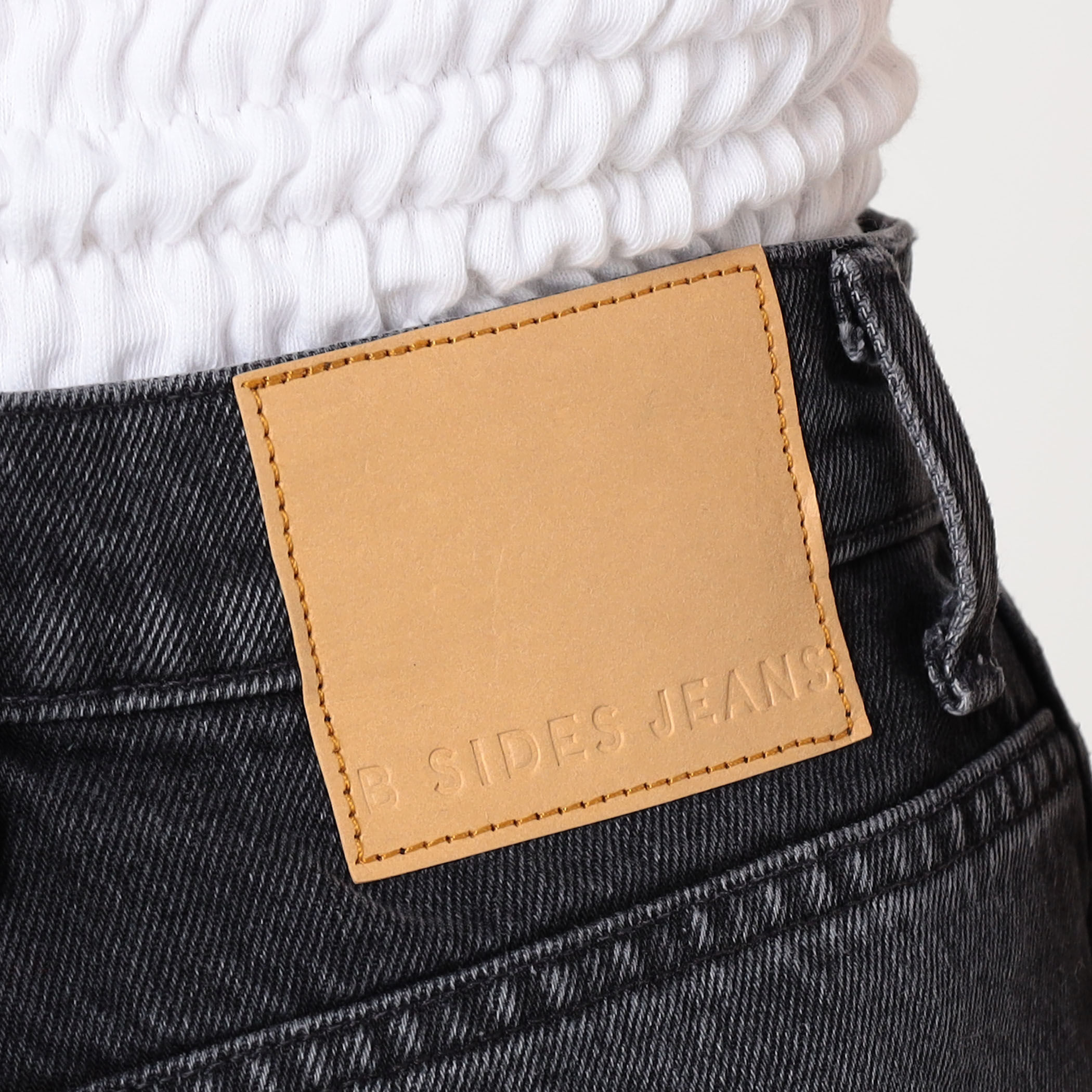 B SIDES PLEIN HIGH STRAIGHT JEANS デニムパンツ｜トゥモローランド