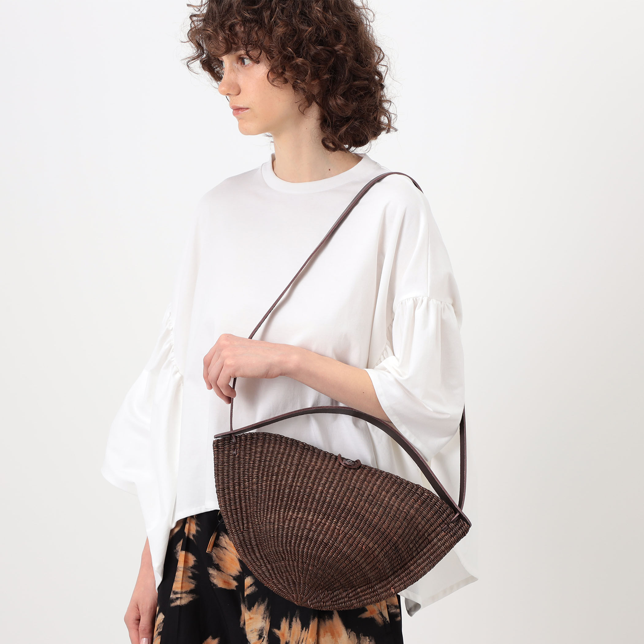 INES BRESSAND MEDIUM WALNUT ショルダーバッグ｜トゥモローランド
