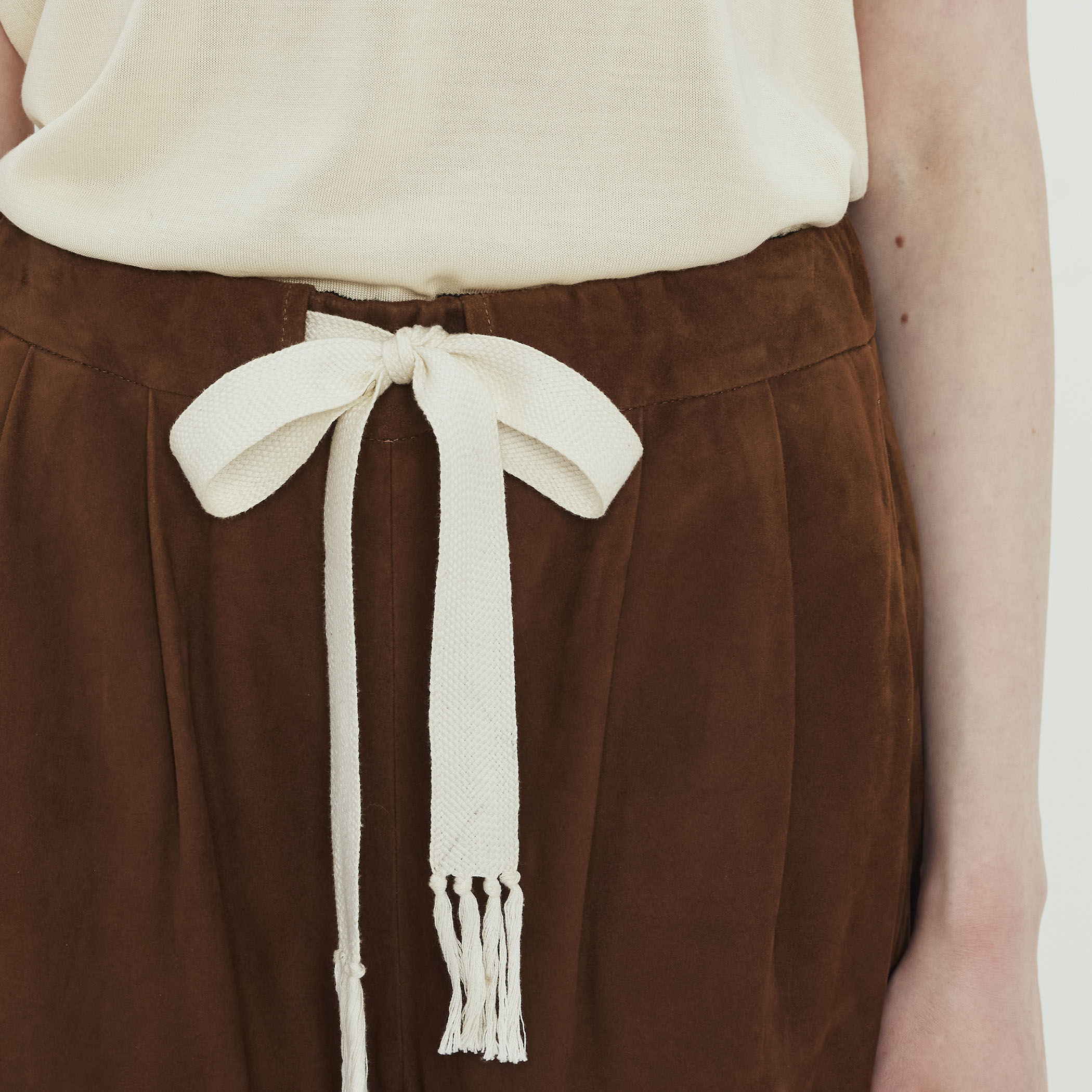 METIS SUEDE ドローストリングパンツ｜トゥモローランド 公式通販