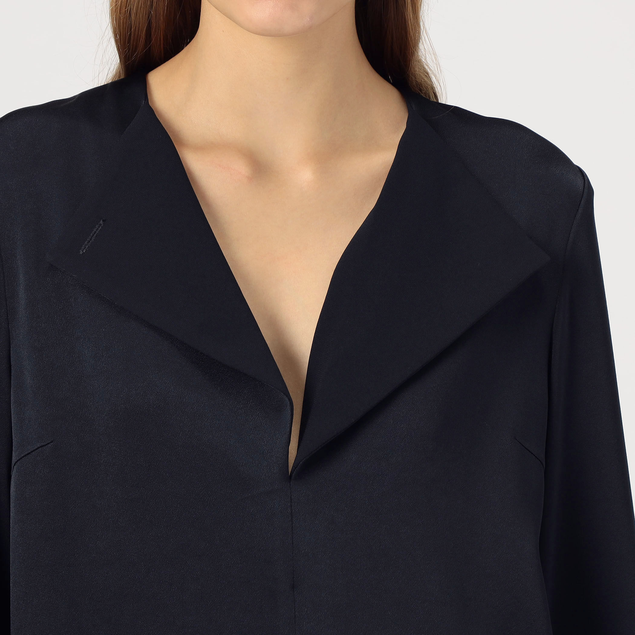 サテンジョーゼット オープンカラーブラウス｜トゥモローランド 公式通販