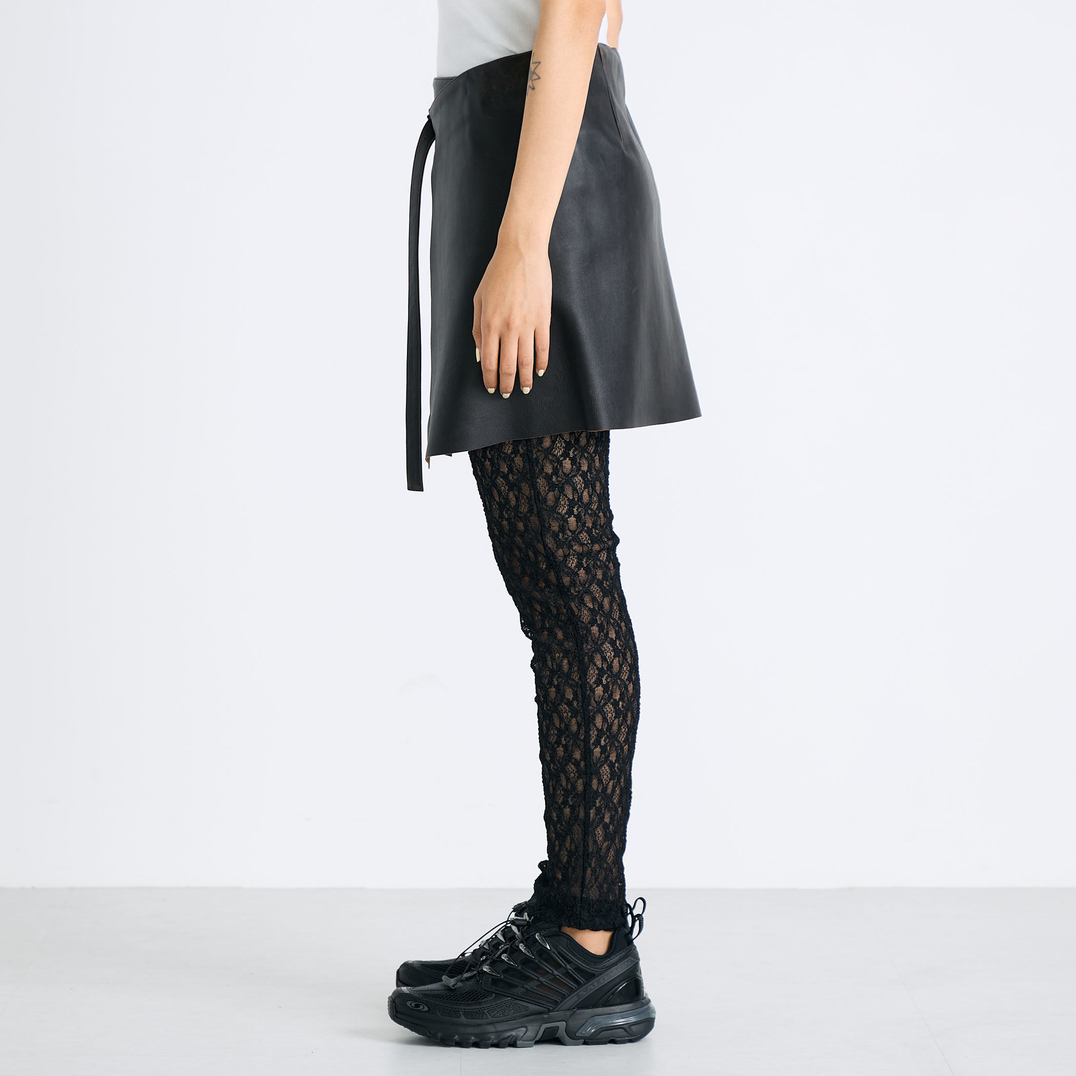 クラッシュレザー ラップミニスカート｜トゥモローランド 公式通販