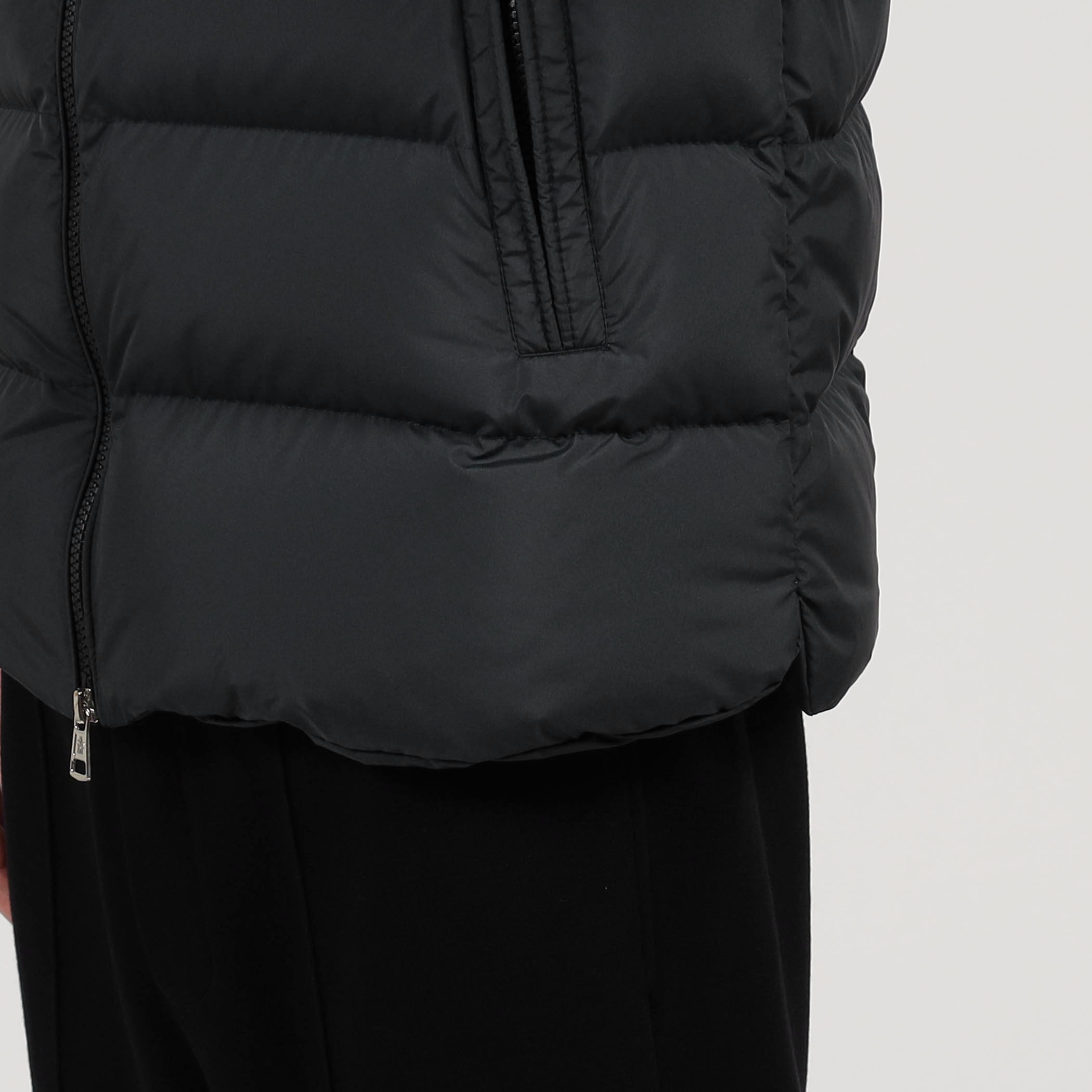 s*)様 新品ほぼ MONCLER 黒 サイズ３ テーラードジャケット ポリエス MONCLER（モンクレール） ボンバージャケット TER 1A00084 59685