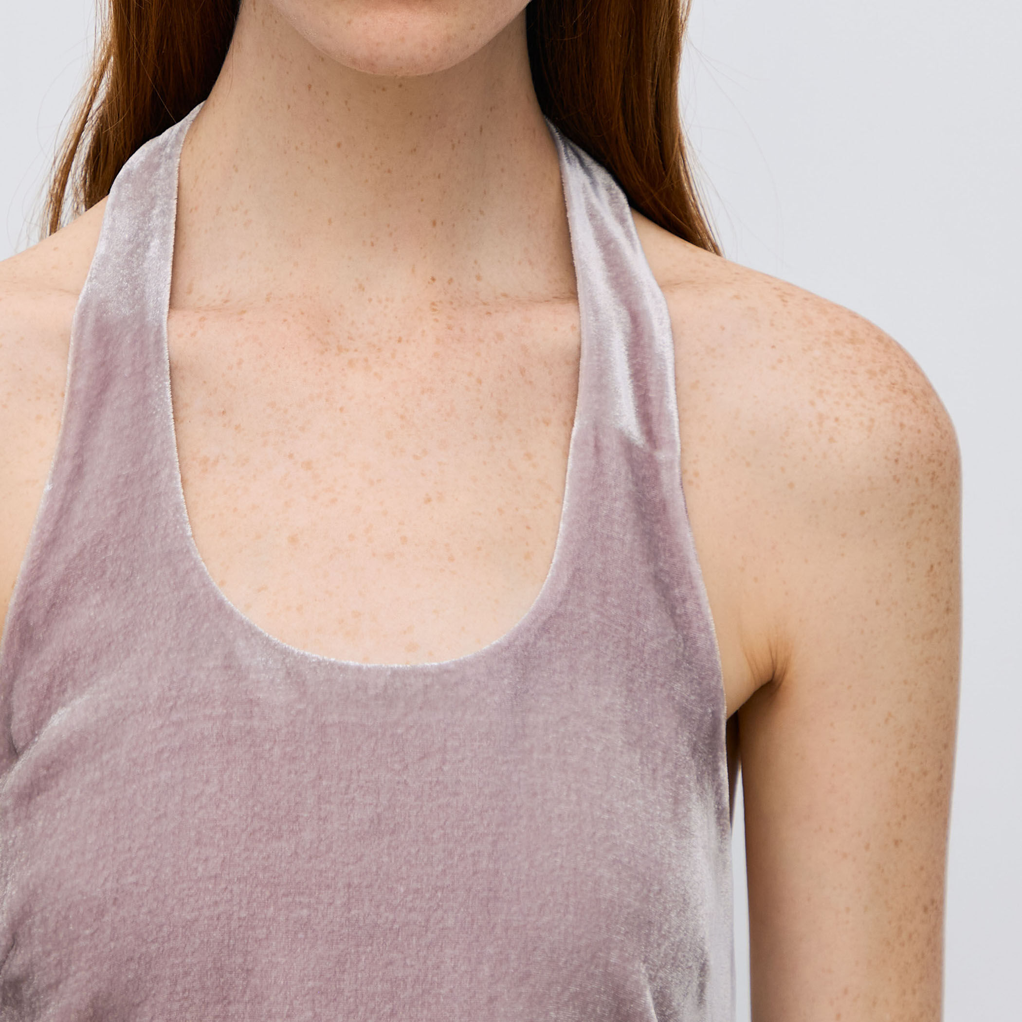 レーヨンシルクベルベット ホルターネックブラウス｜トゥモローランド