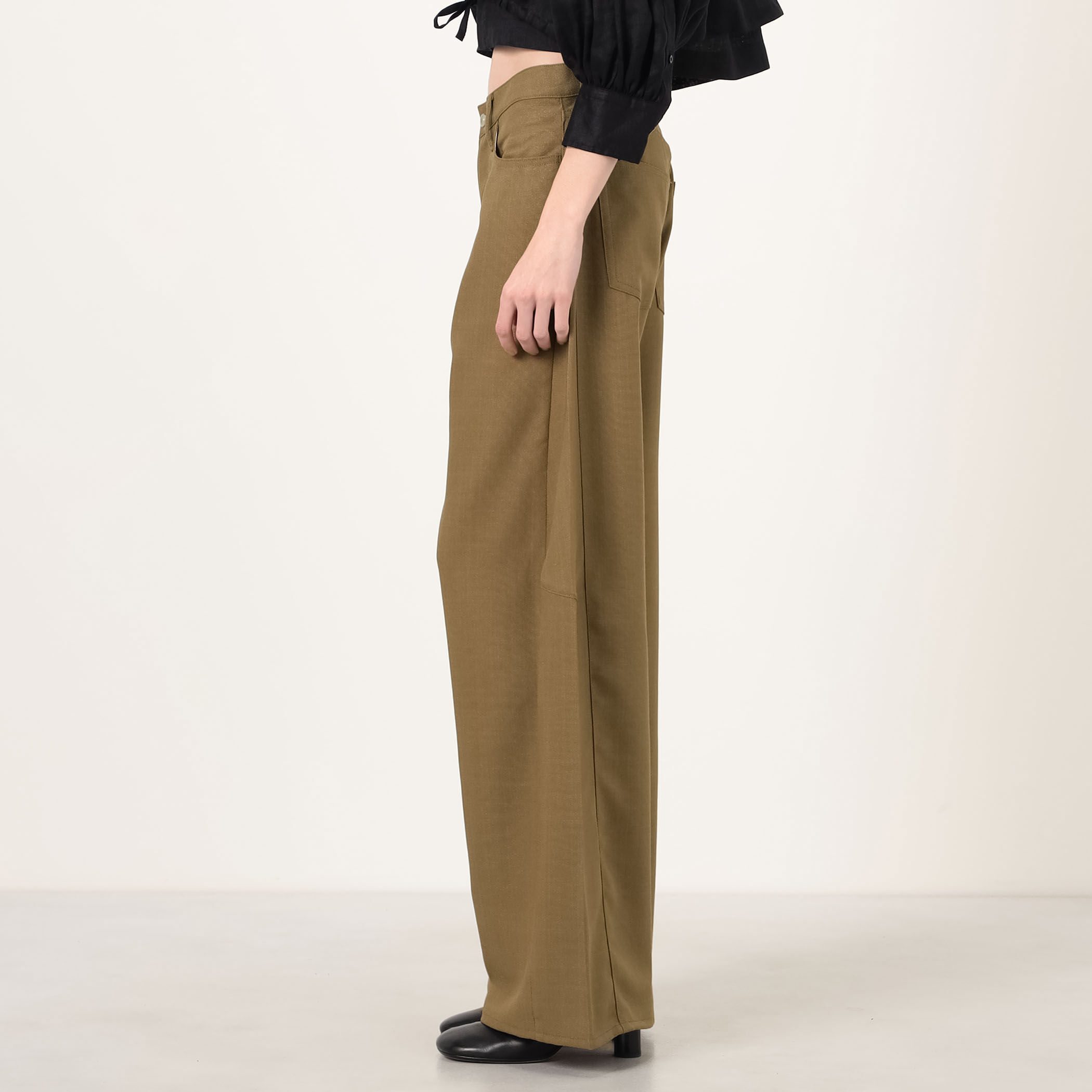 HYKE OXFORD BARREL-LEG JEANS バレルレッグパンツ｜トゥモローランド