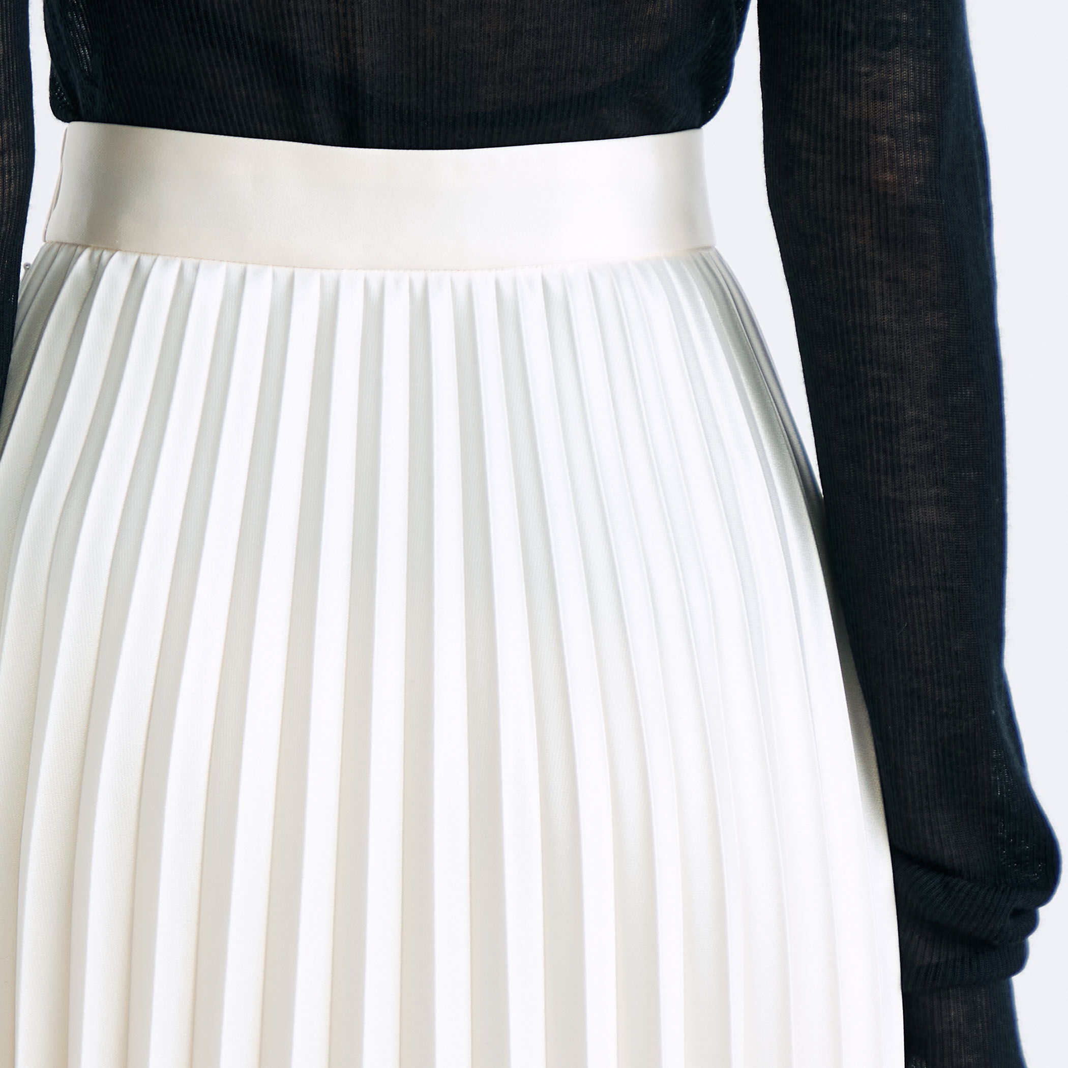 エンボスサテン プリーツスカート｜トゥモローランド 公式通販