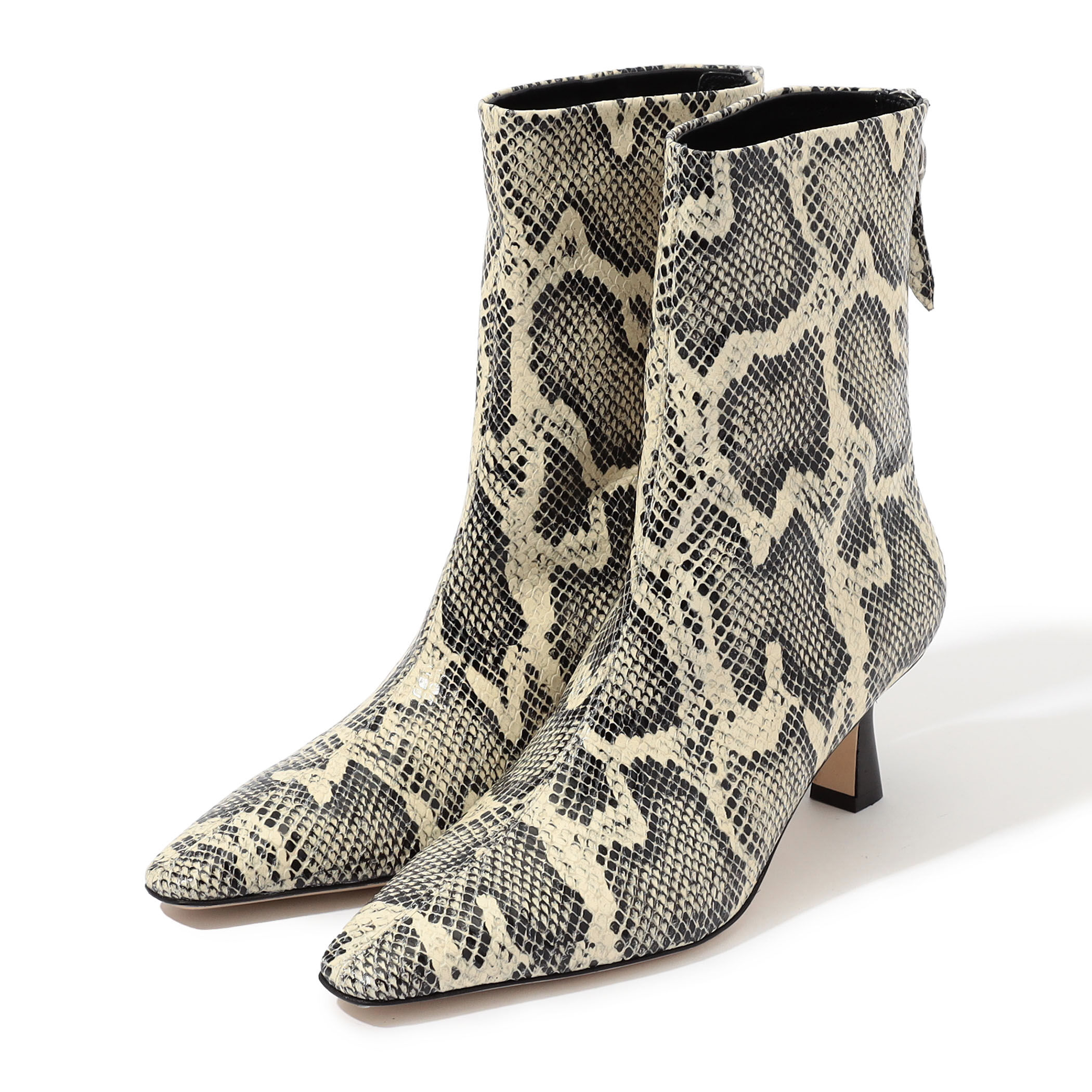 m*e様 aeyde ベージュショートブーツ　tomorrow land m*e様 aeyde ベージュショートブーツ tomorrow land aeyde ベージュ