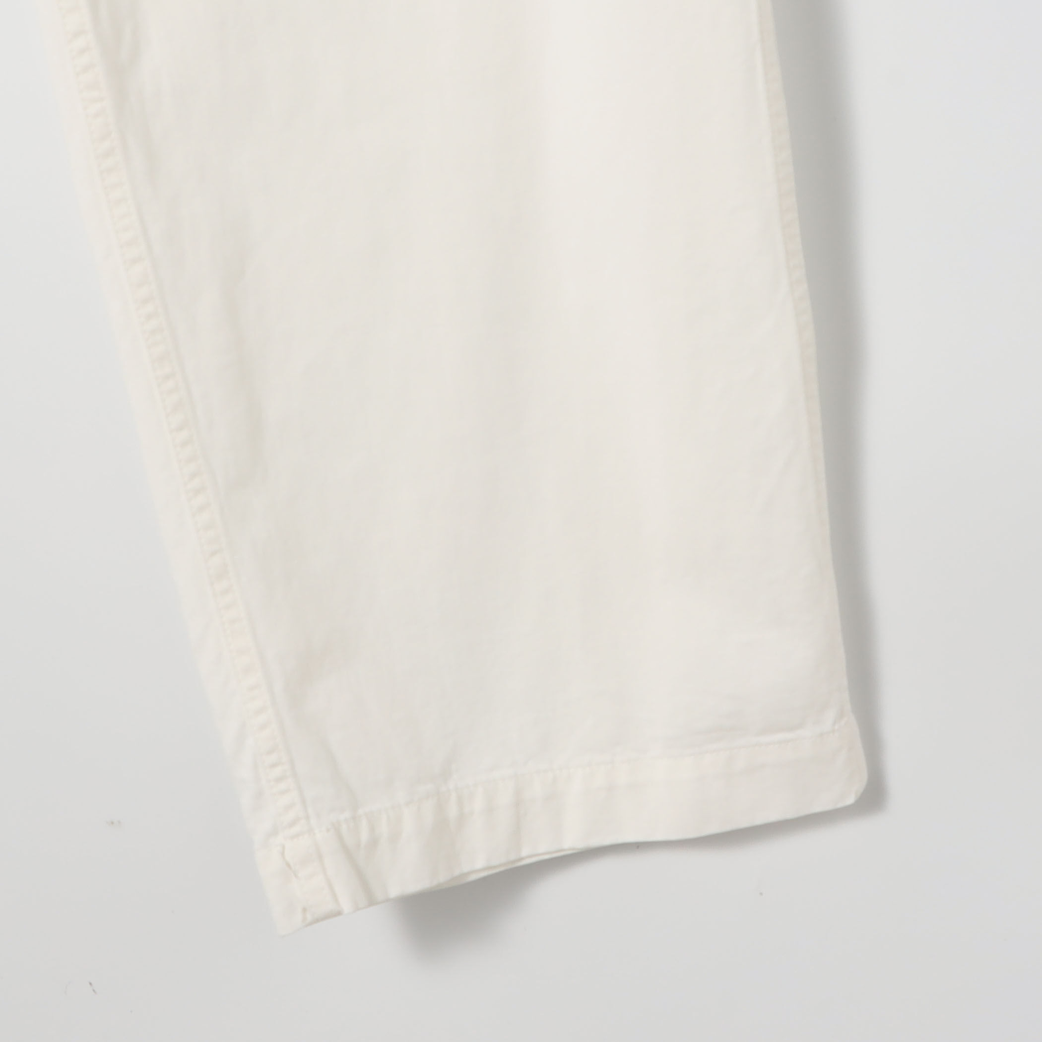 コットンツイル ワイドストレートチノパンツ｜トゥモローランド