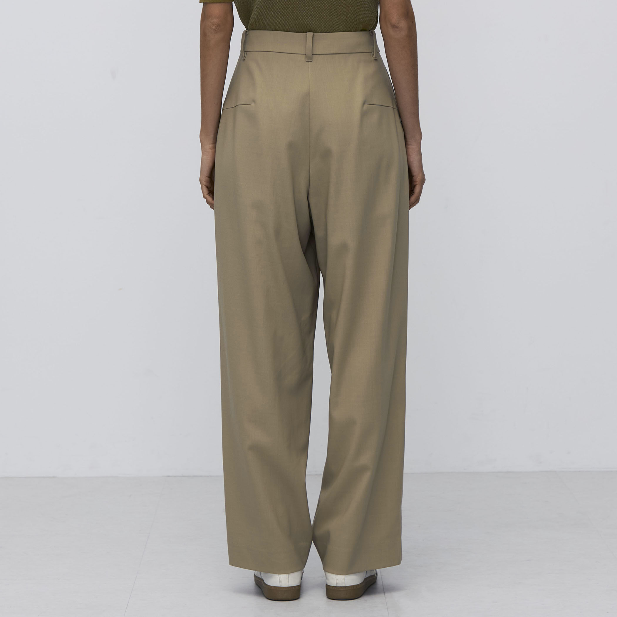 ウールドスキン ワイドタックパンツ｜トゥモローランド 公式通販