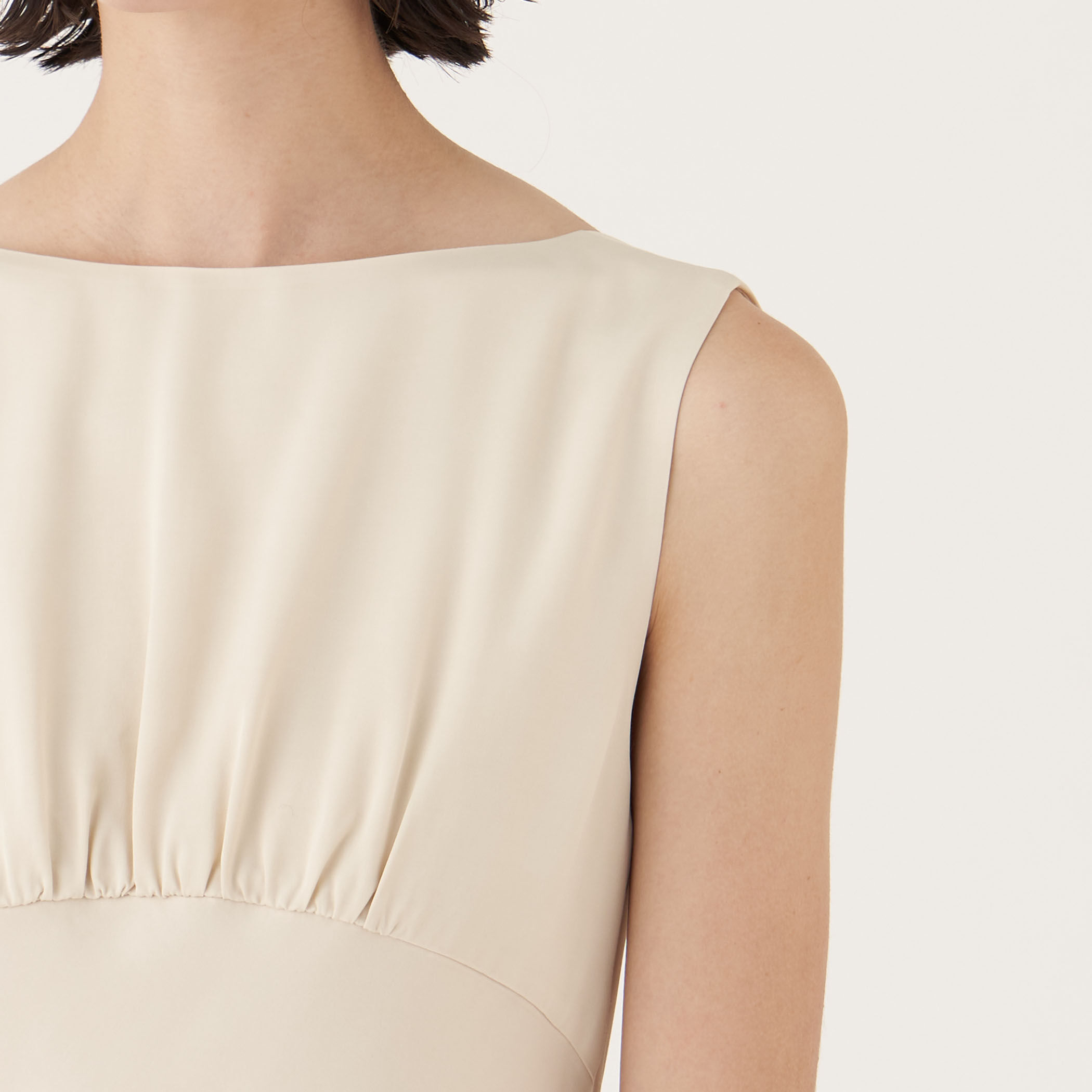 グロッシーサテン Iラインマキシワンピース｜トゥモローランド 公式通販