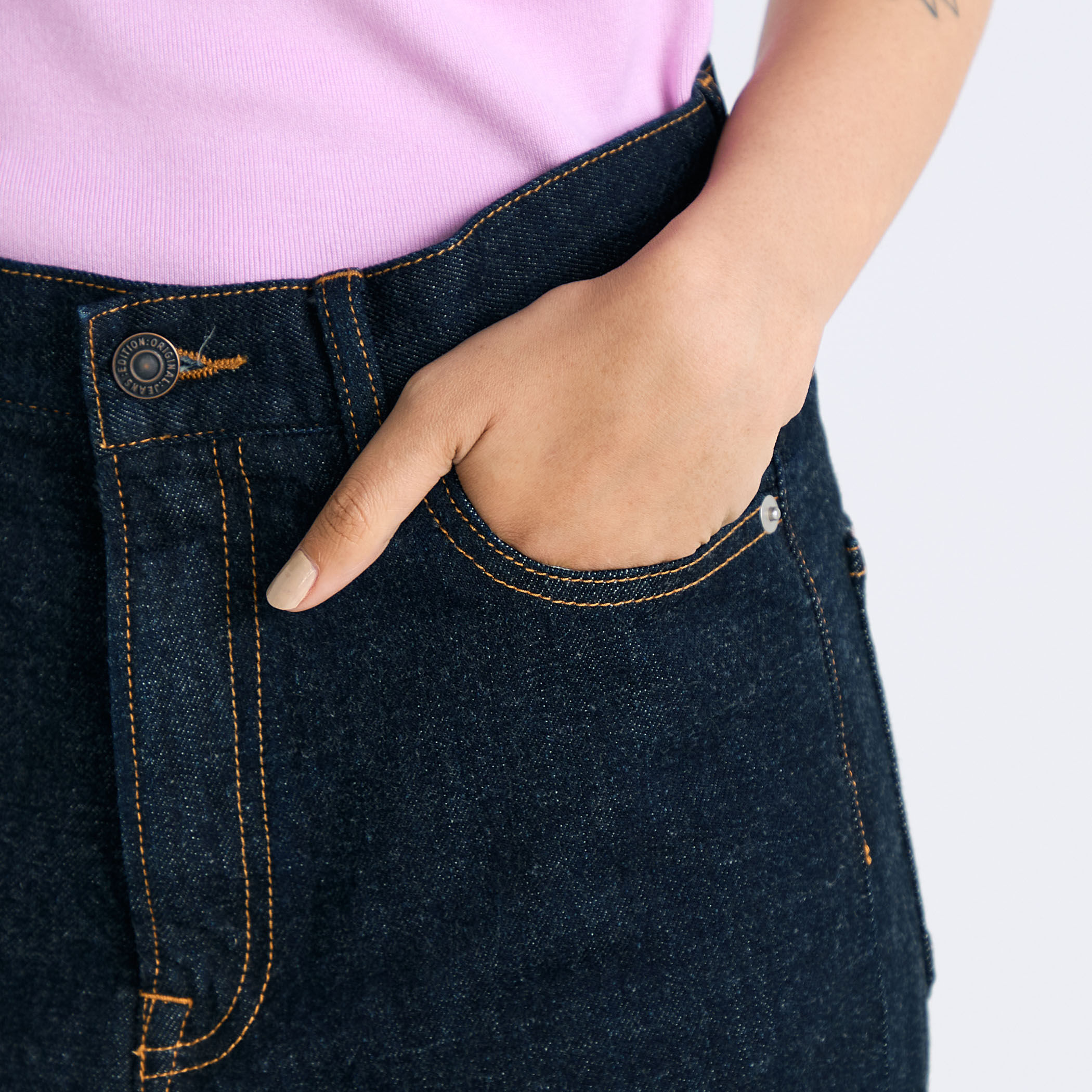 ワンウオッシュエッセンシャルデニム フレアパンツ｜トゥモローランド