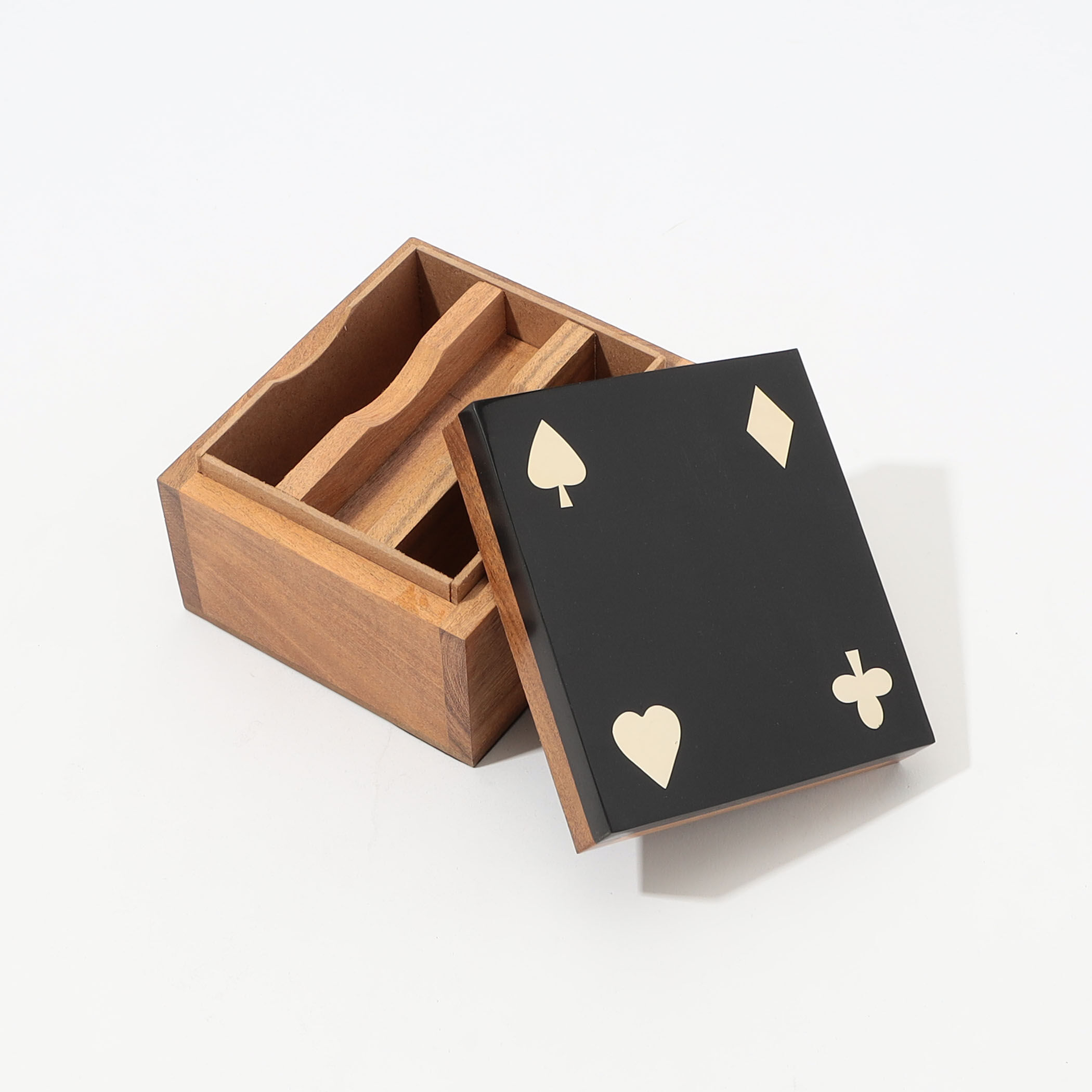 chehoma cards & dices box｜トゥモローランド 公式サイト
