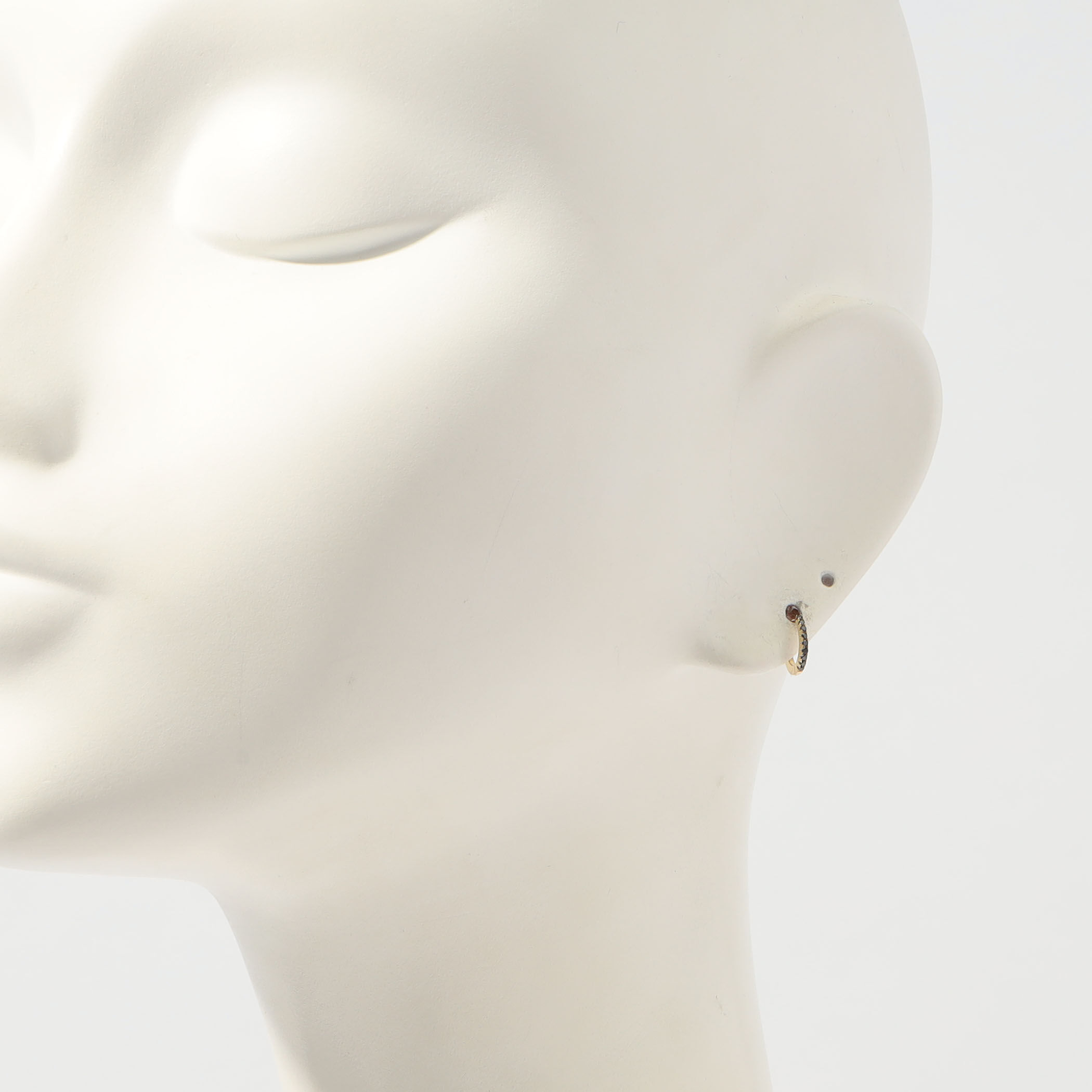 Otiumberg. Blackdiamond Huggie ピアス｜トゥモローランド 公式サイト