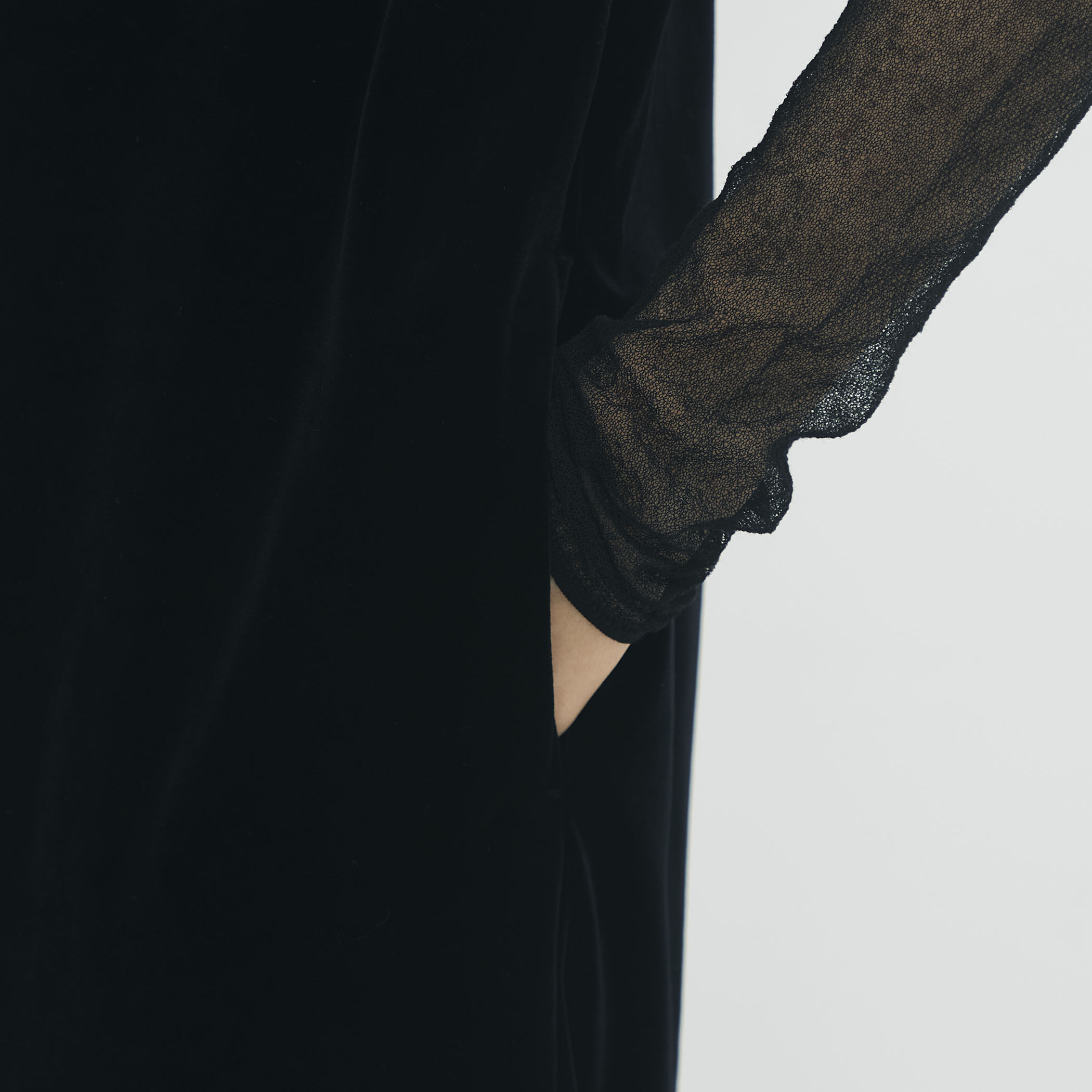 ソフトベロア Vネックロングワンピース｜トゥモローランド 公式通販