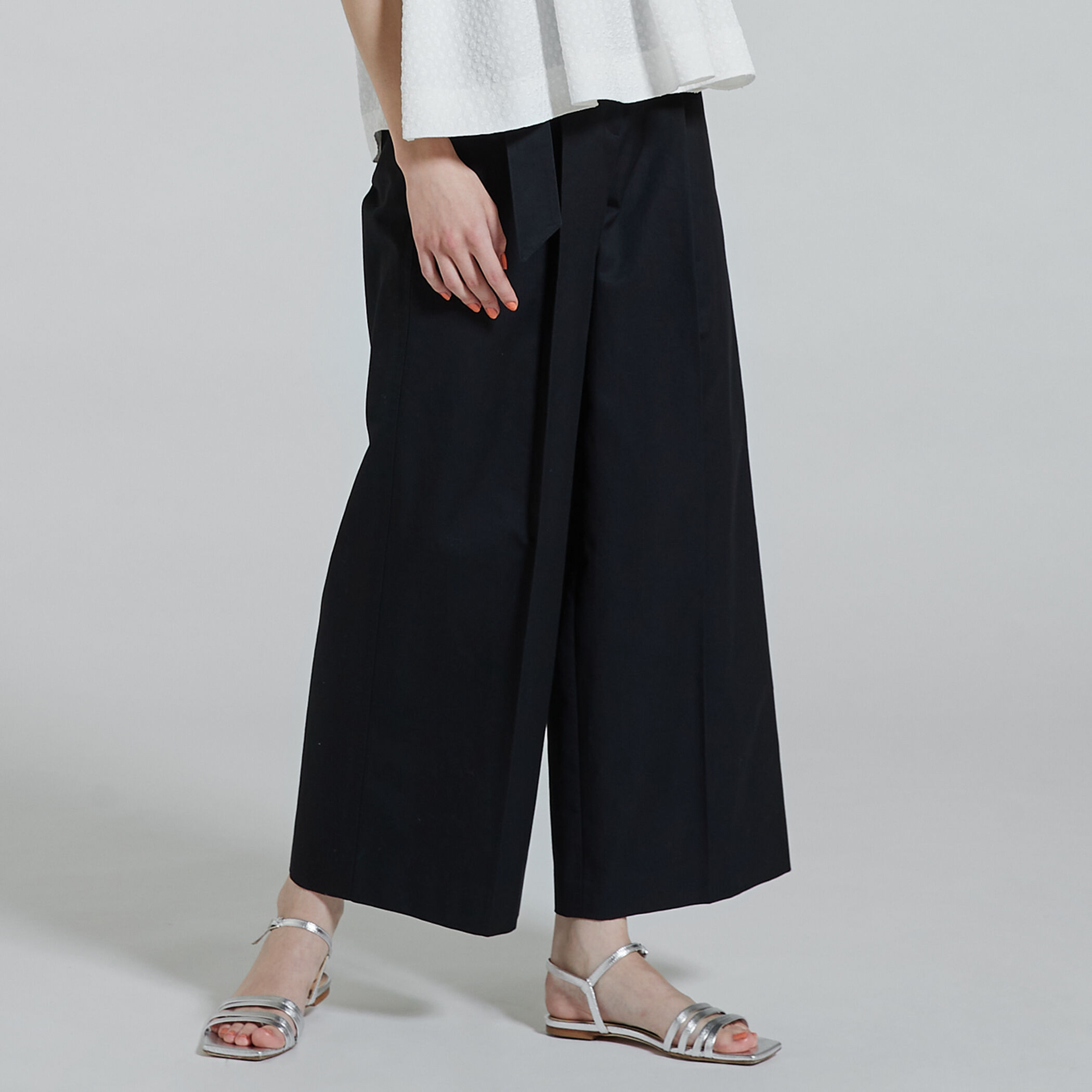 ハイカウントコットンチノ ベルテッドパンツ｜トゥモローランド