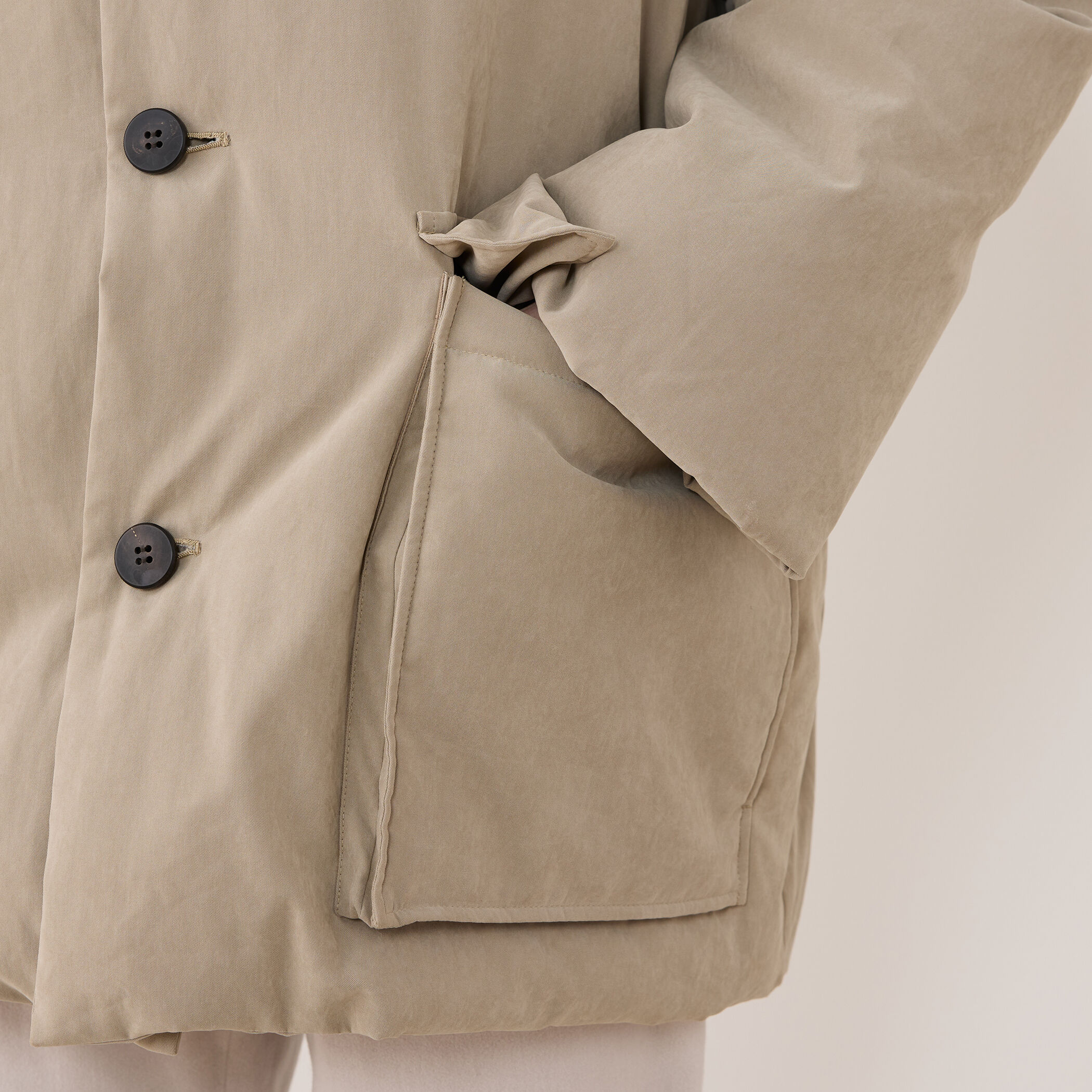 ピーチクロスダウン スタンドカラーオーバーコート｜トゥモローランド