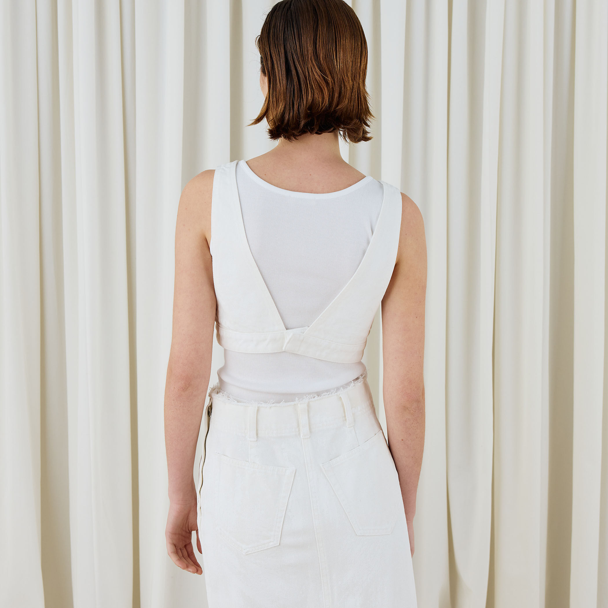 刺繍付きホワイトダブリエ 45Rライ麦ホワイトデニムのクロスオーバーパンツ 遖加工（アネモネ刺繍