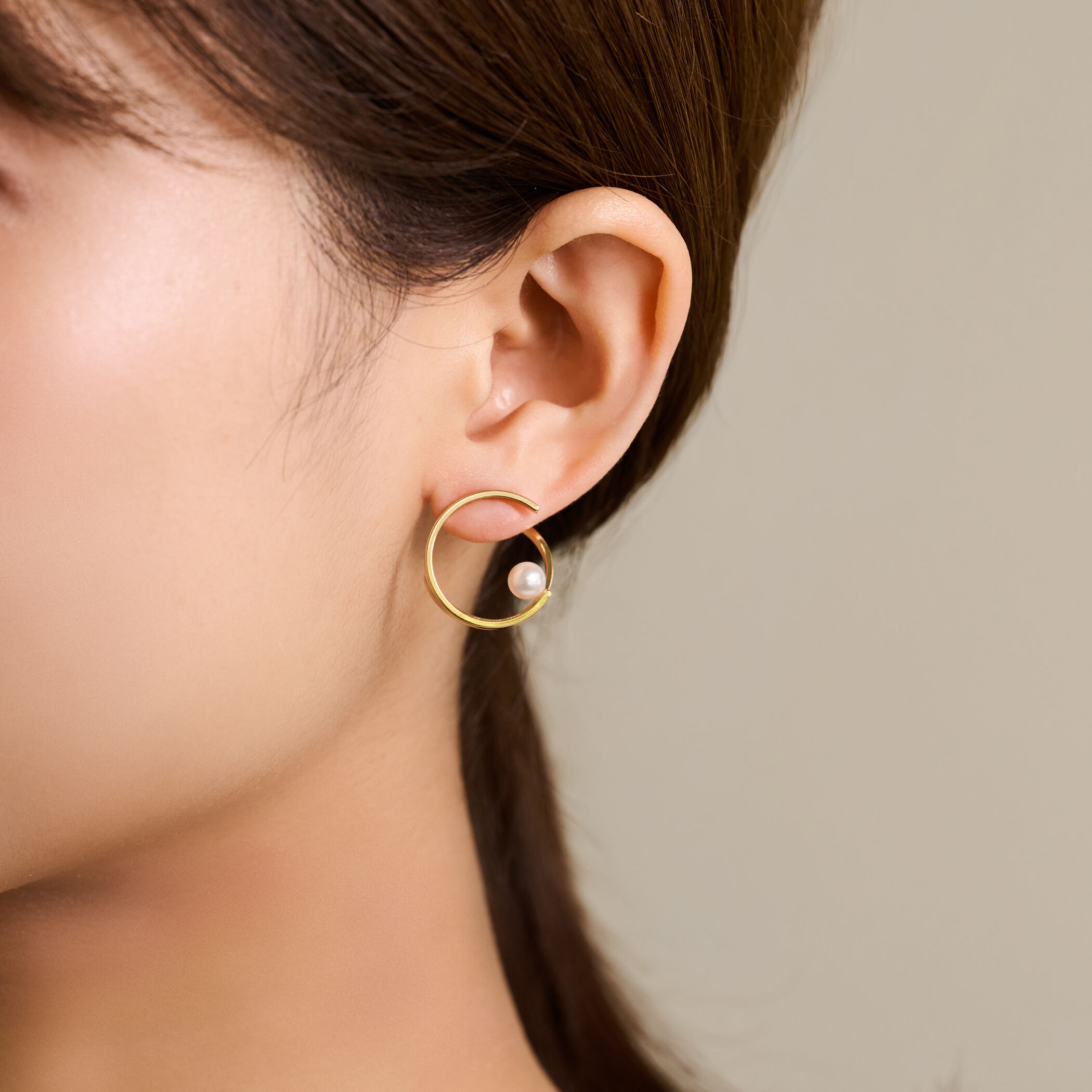 別注】januka パールフープイヤリング｜トゥモローランド 公式サイト