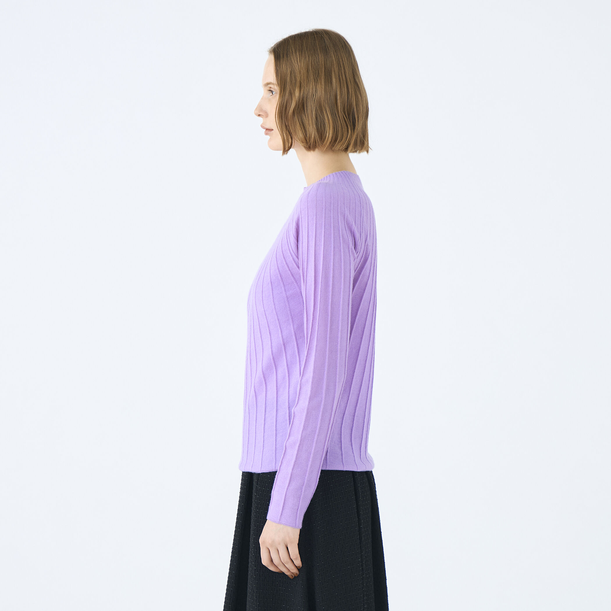 ストレッチカシミヤ ソフトビルドネックプルオーバー