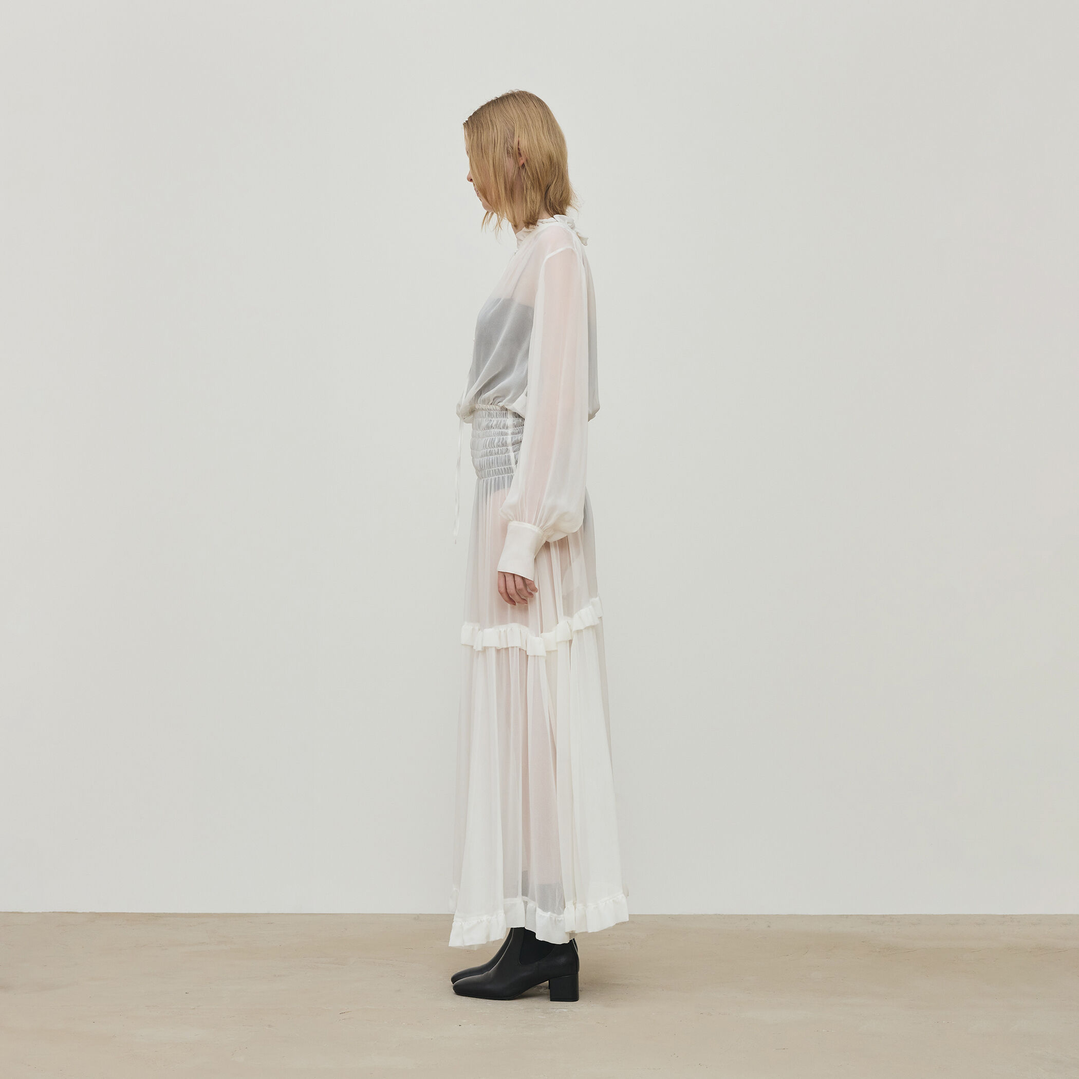 シルクシフォン ラッフルマキシワンピース｜トゥモローランド 公式通販