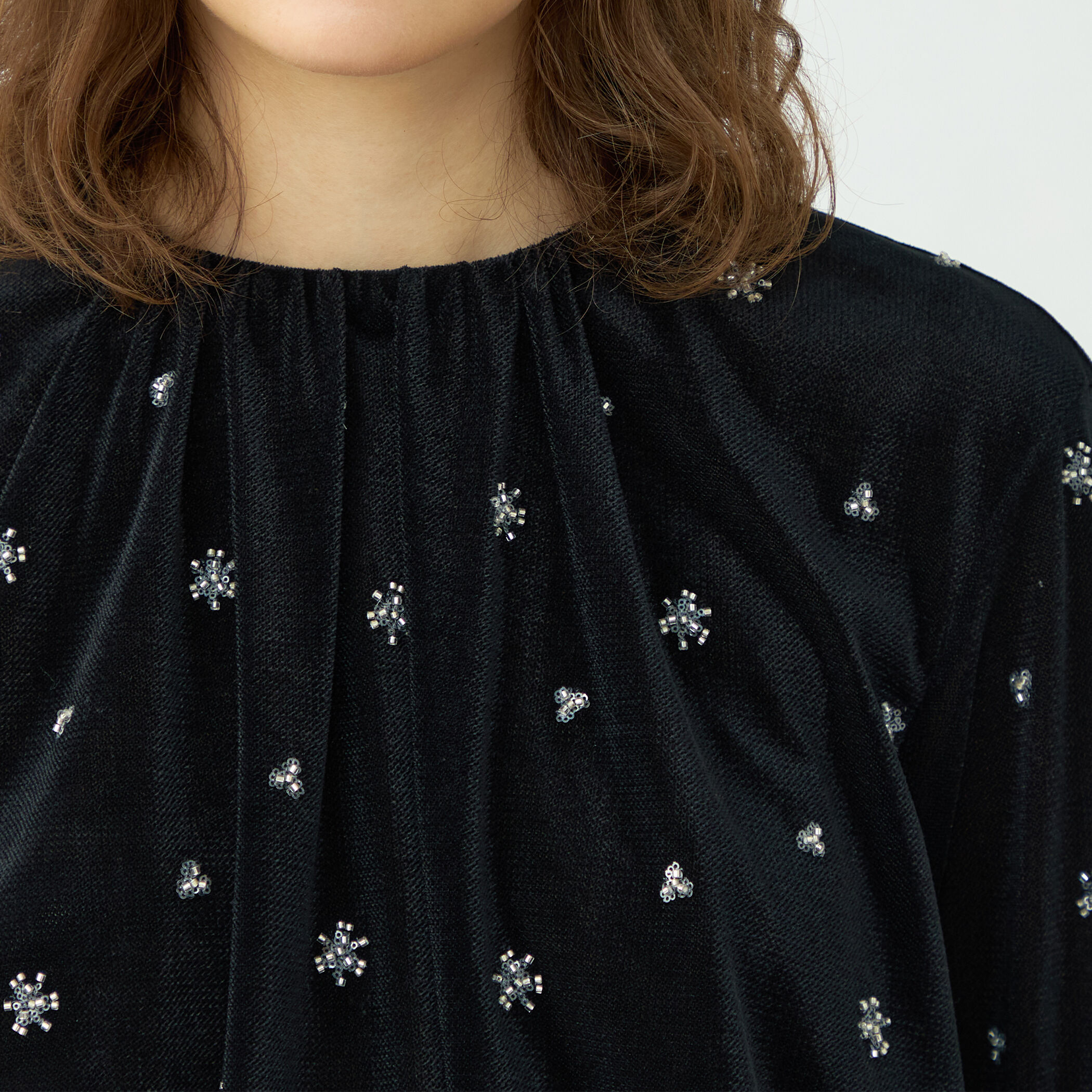 メッシュベロアエンブロイダリー ラッフルカフスブラウス