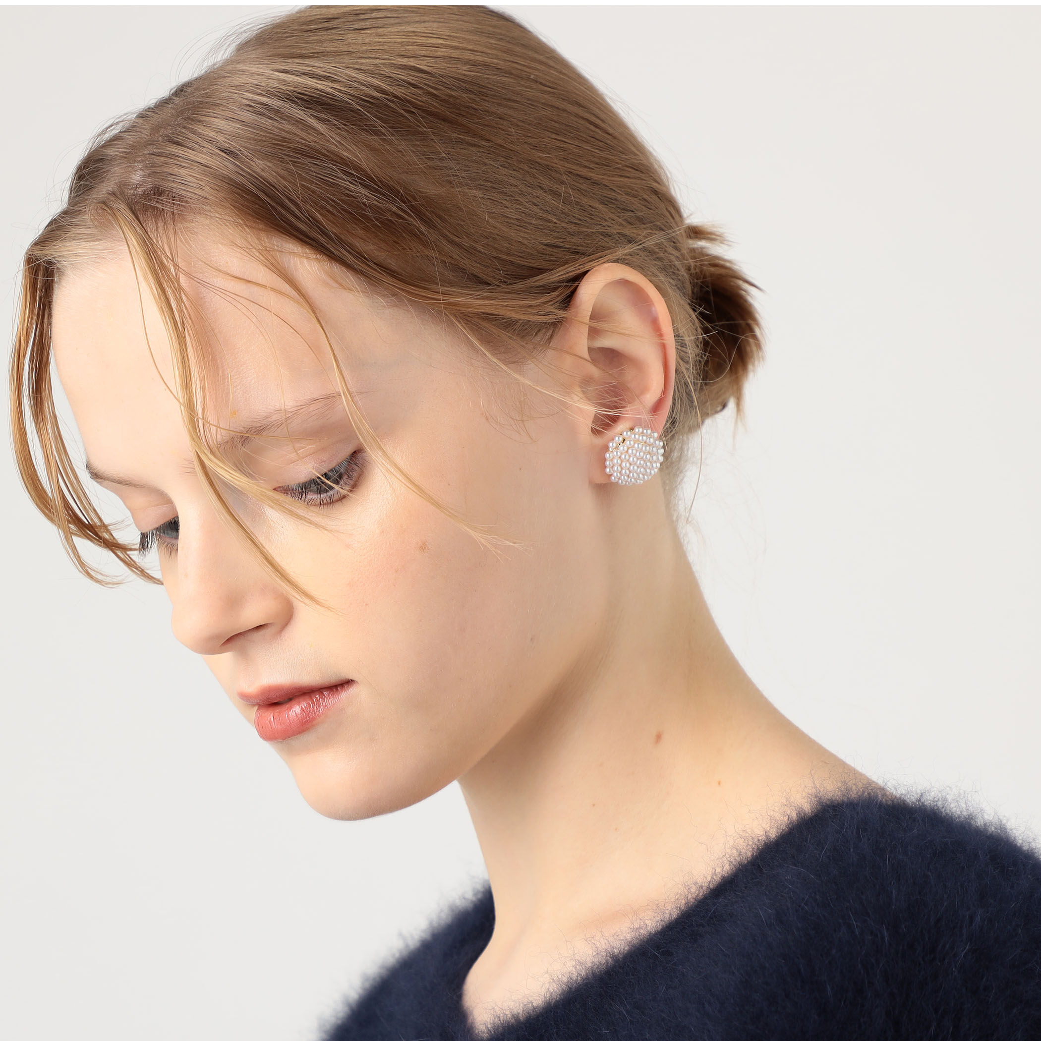 Kenneth Jay Lane Pearl Button イヤリング｜トゥモローランド