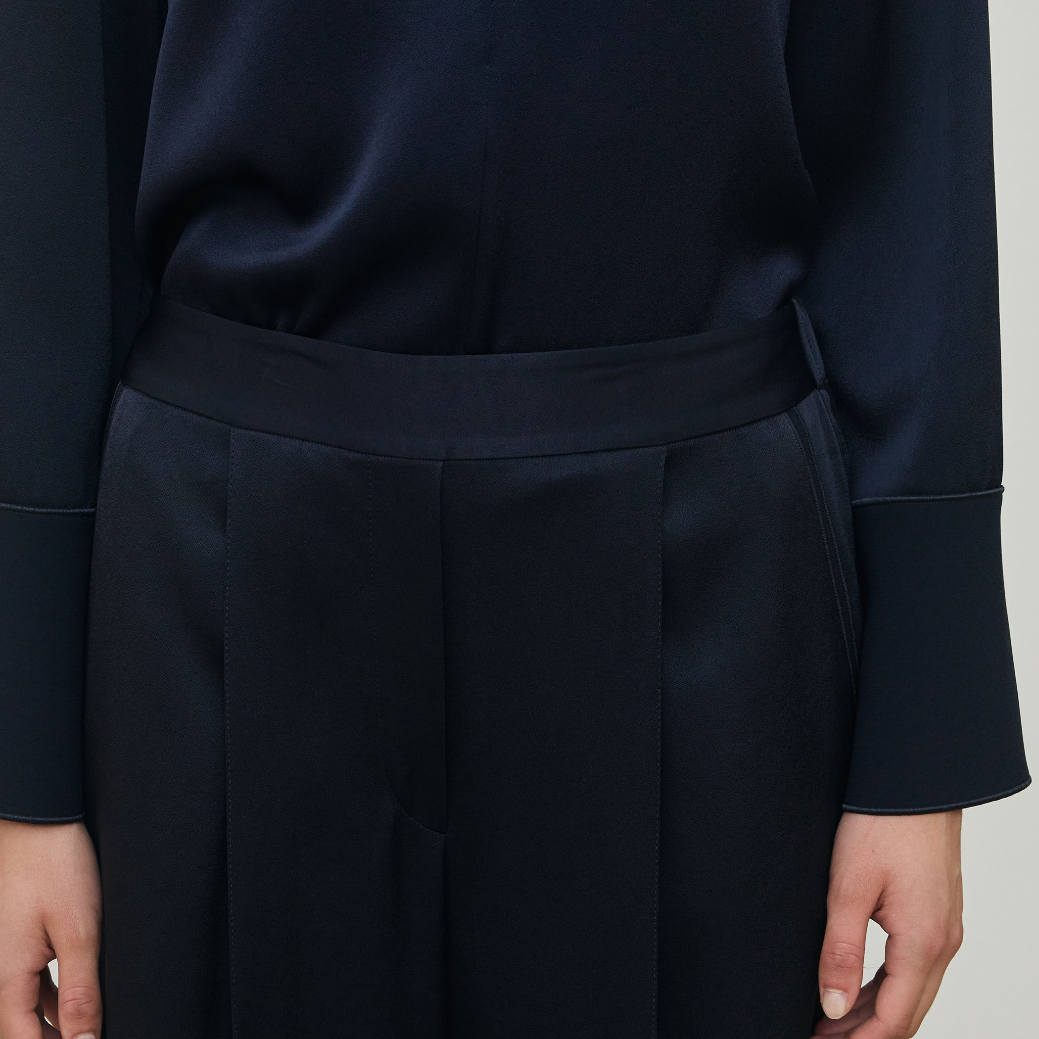 サテンジョーゼット タックワイドパンツ｜トゥモローランド 公式通販