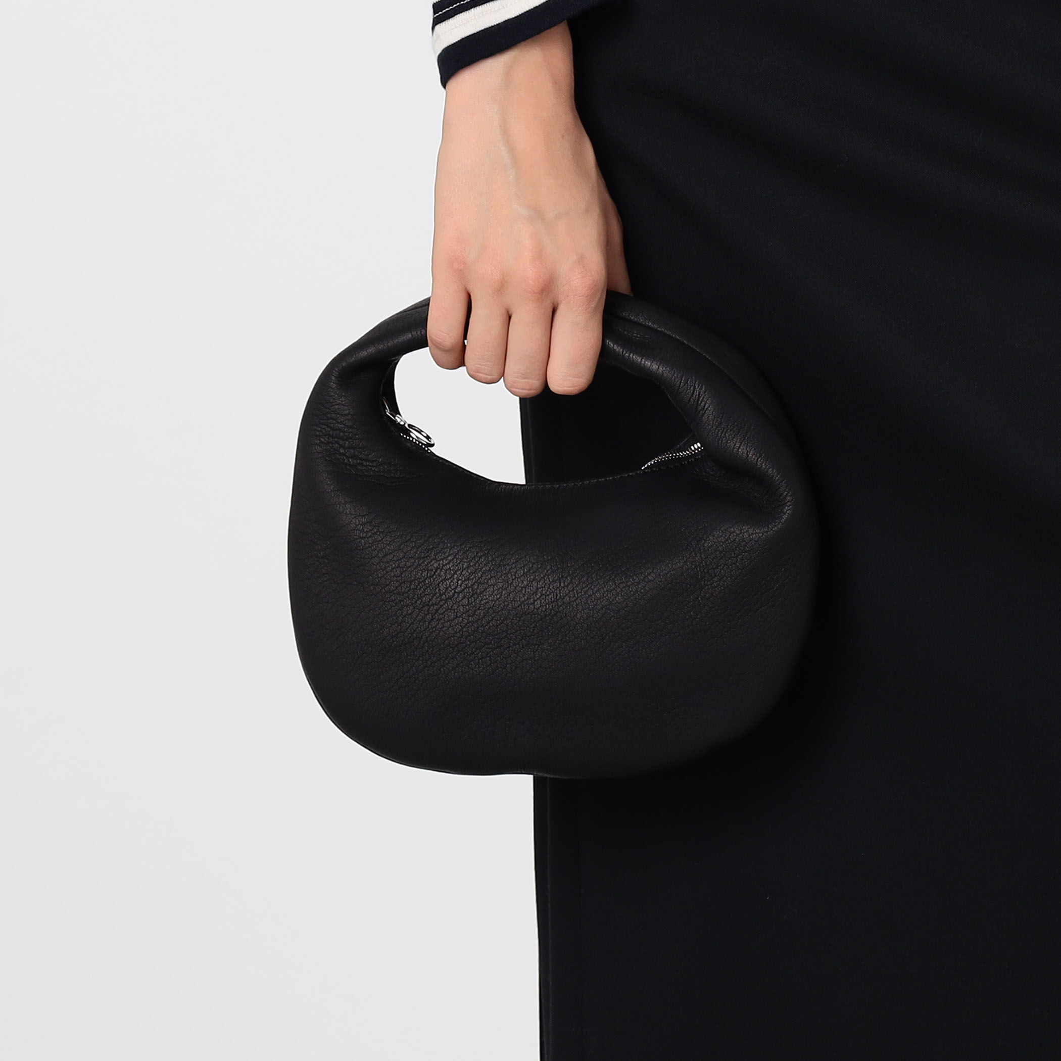 Aeta ROUND ONE SHOULDER S ワンショルダーバッグ｜トゥモローランド